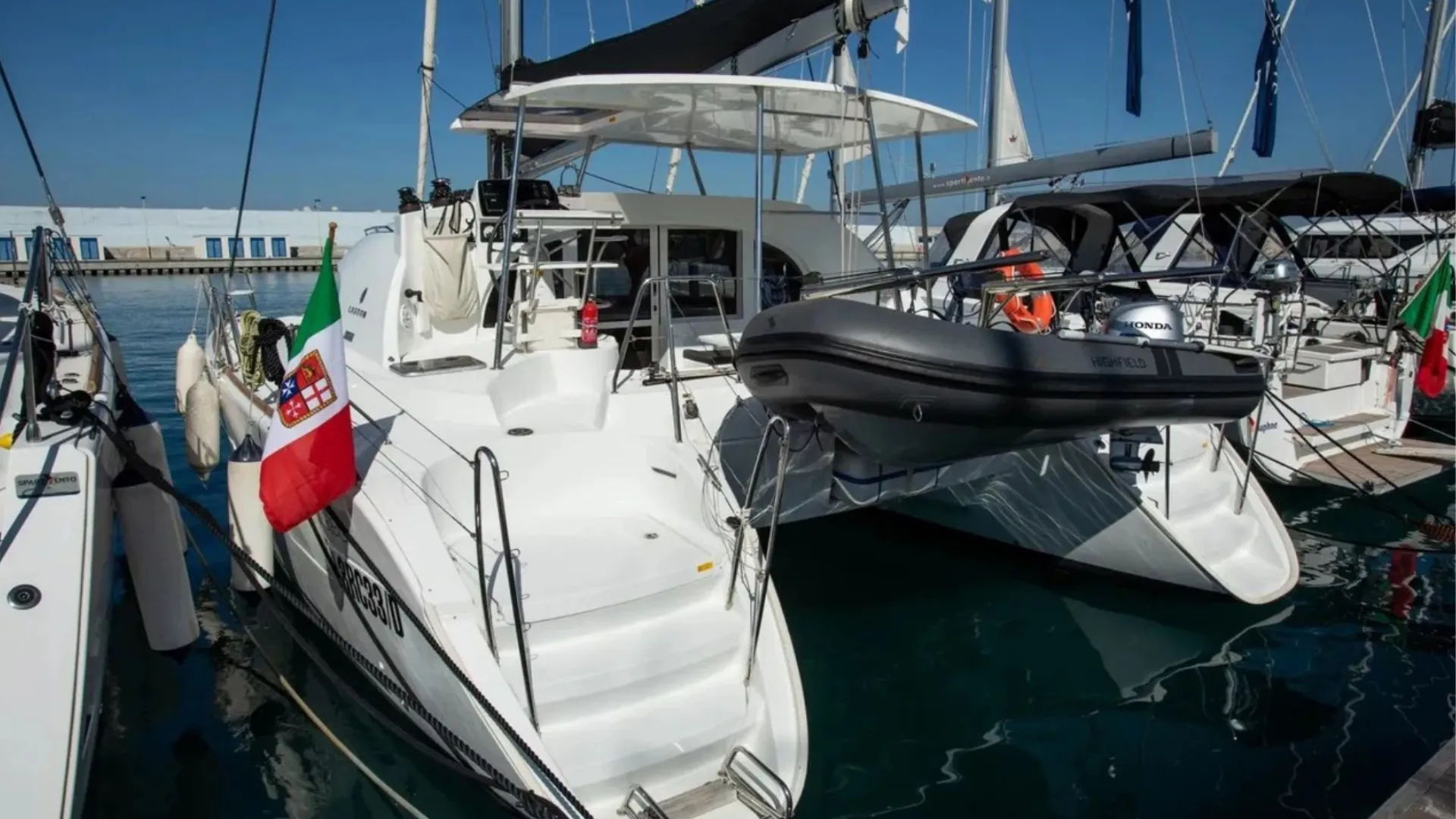 Lagoon 380 Ploto — yacht photo 3