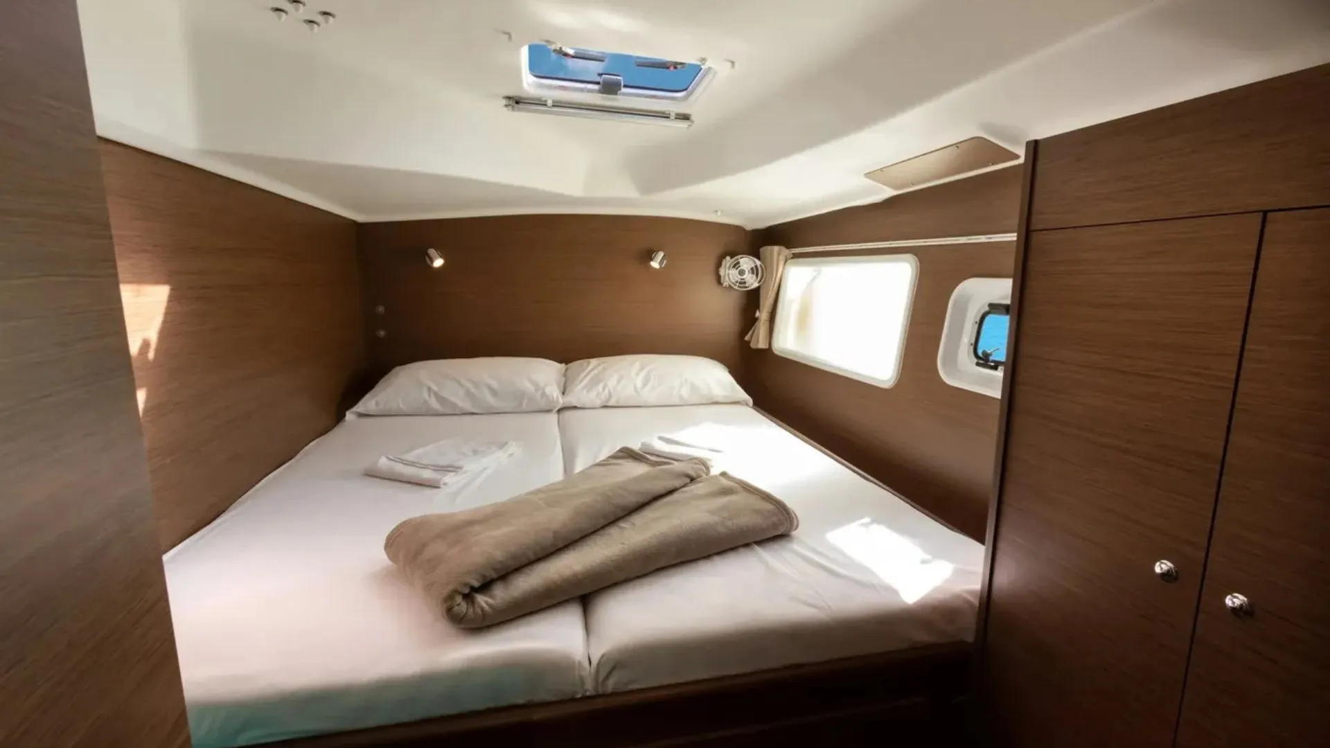 Lagoon 380 Ploto — yacht photo 11