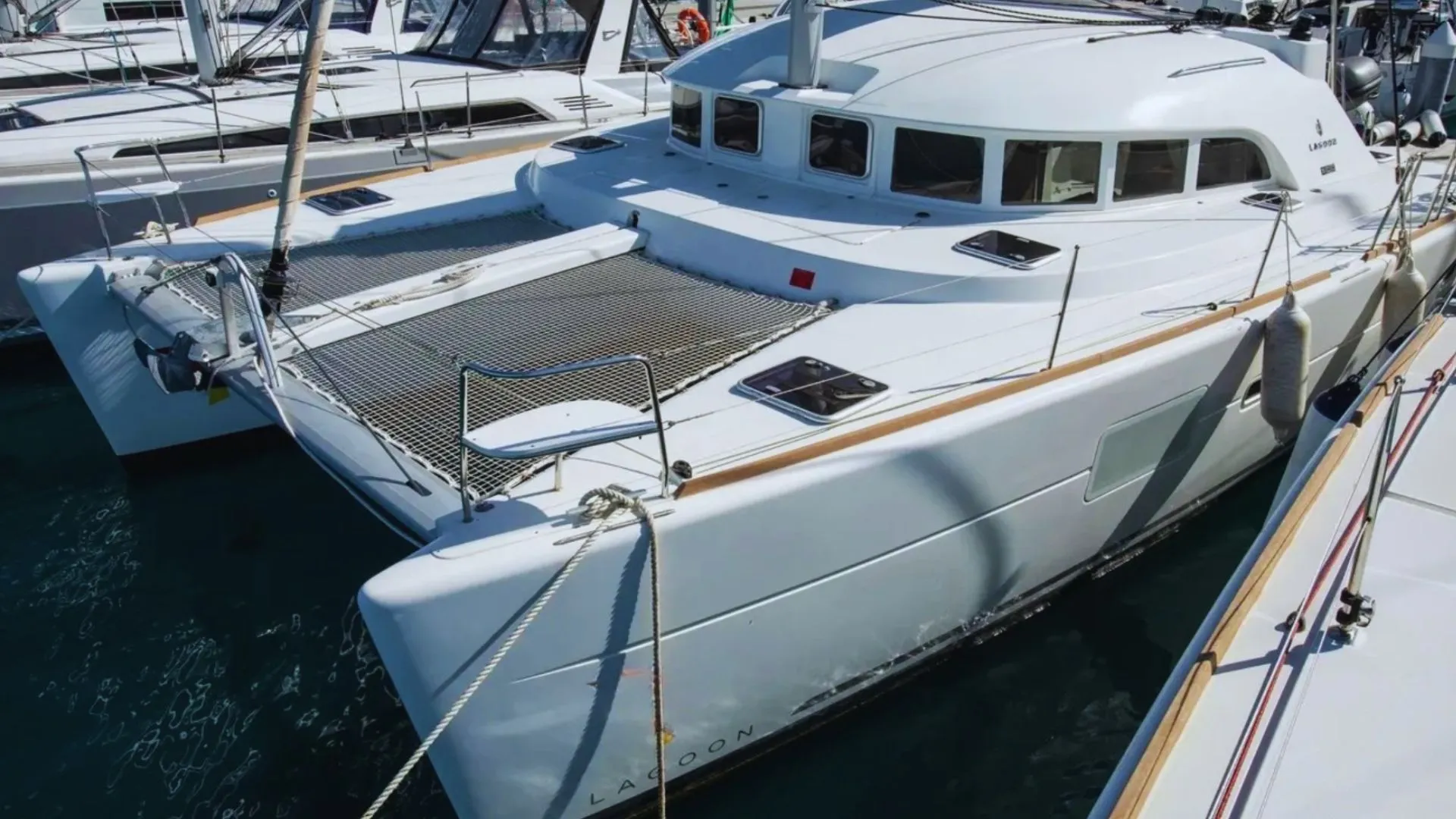 Lagoon 380 Ploto — yacht photo 2