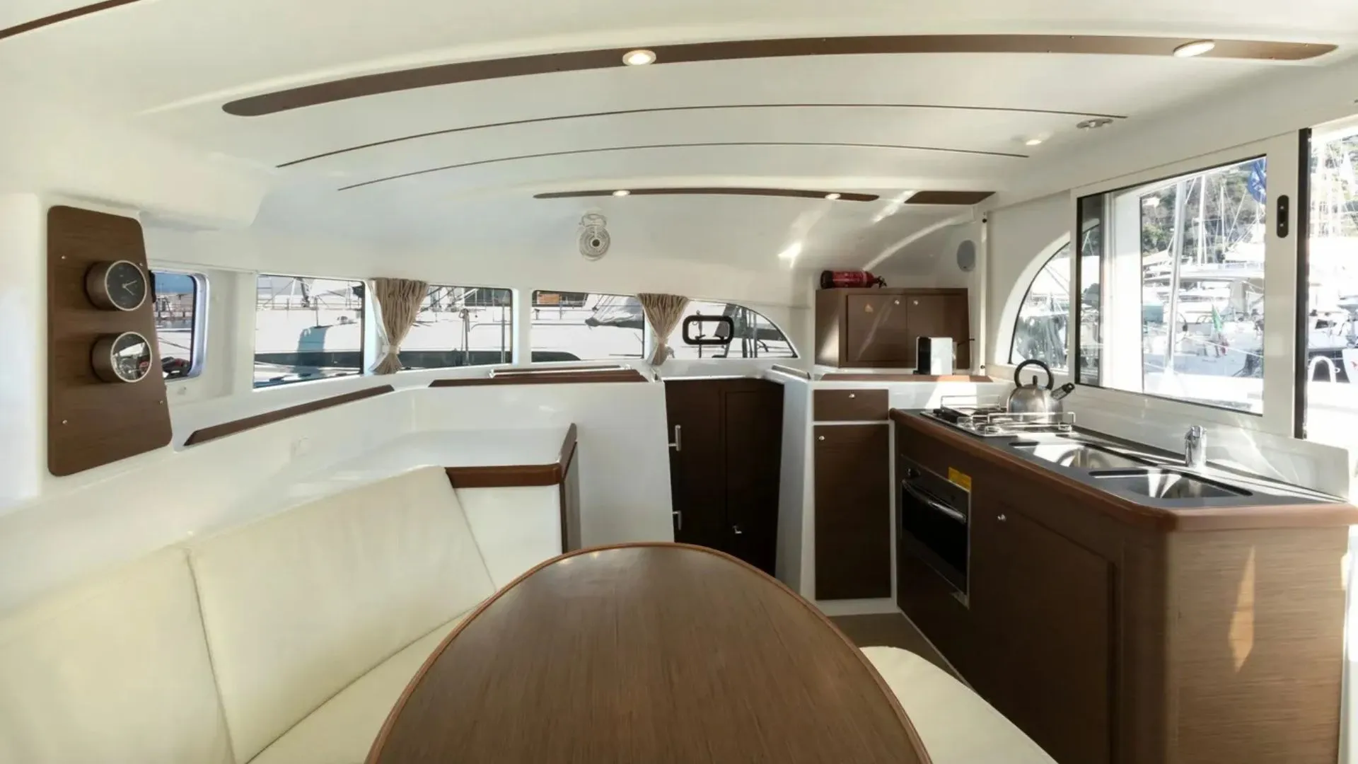 Lagoon 380 Ploto — yacht photo 12