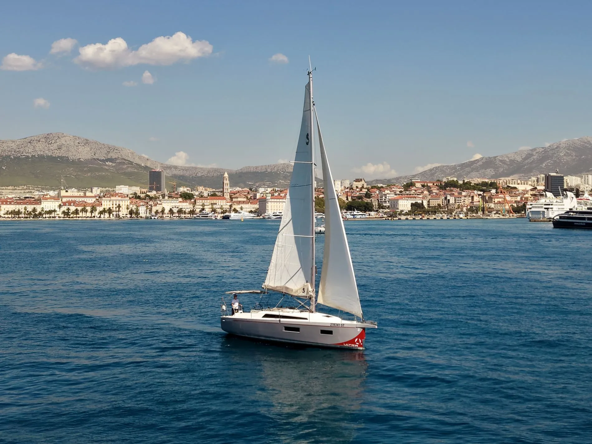 Beneteau Oceanis 34.1 ROOKIE — фотография яхты 1