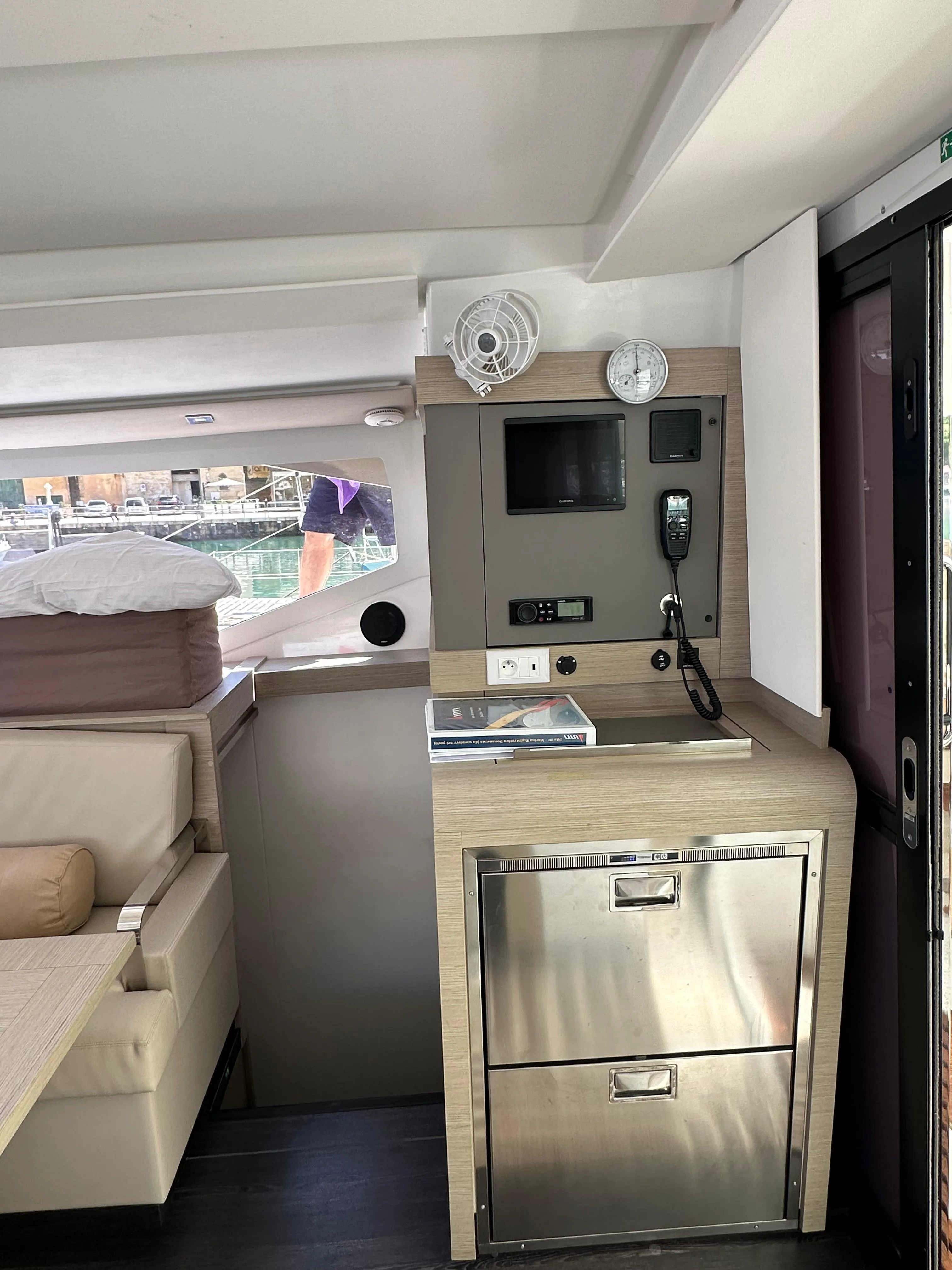 Isla 40 Isla — yacht photo 2