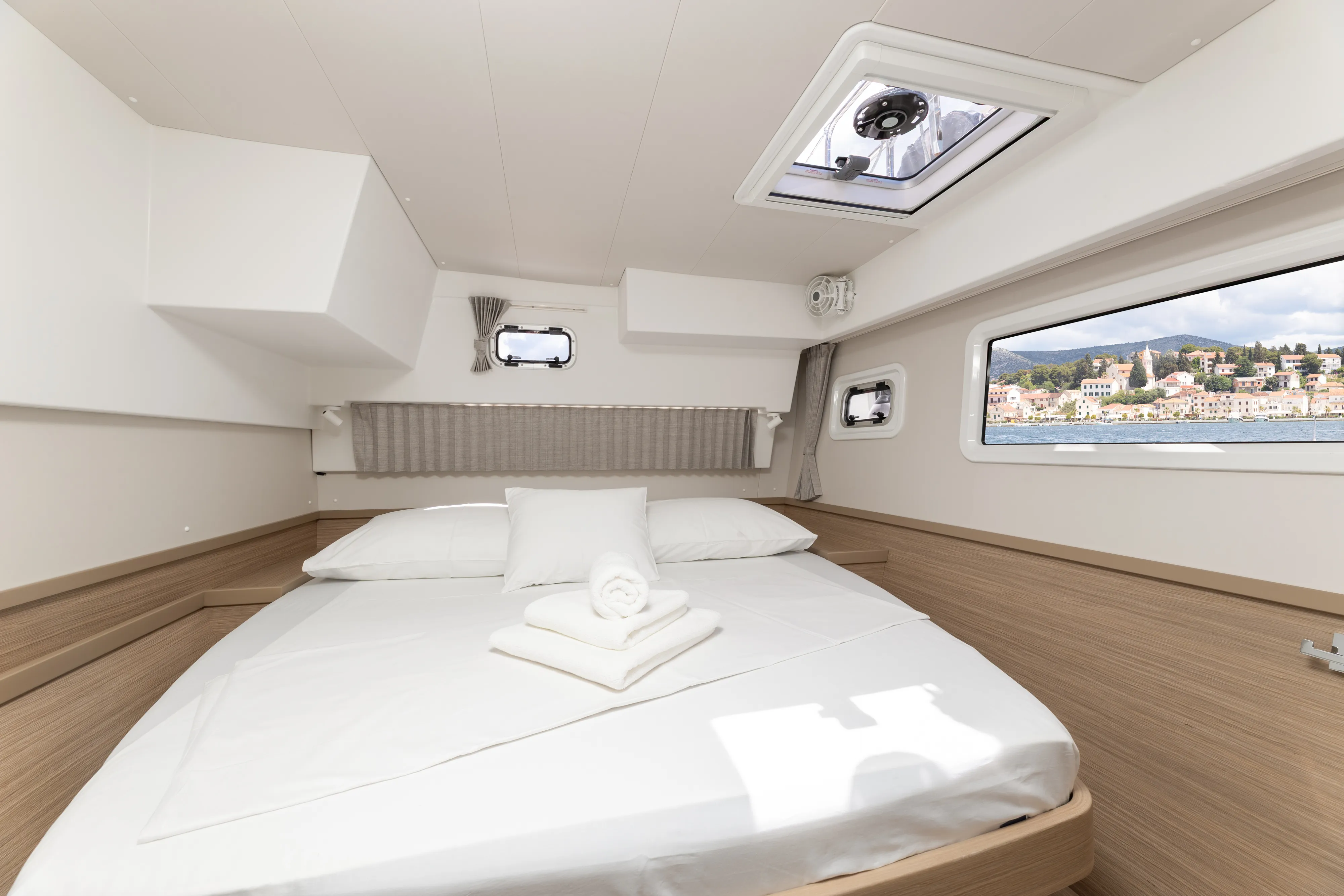 Lagoon 42 LADY AURORA — yacht photo 15