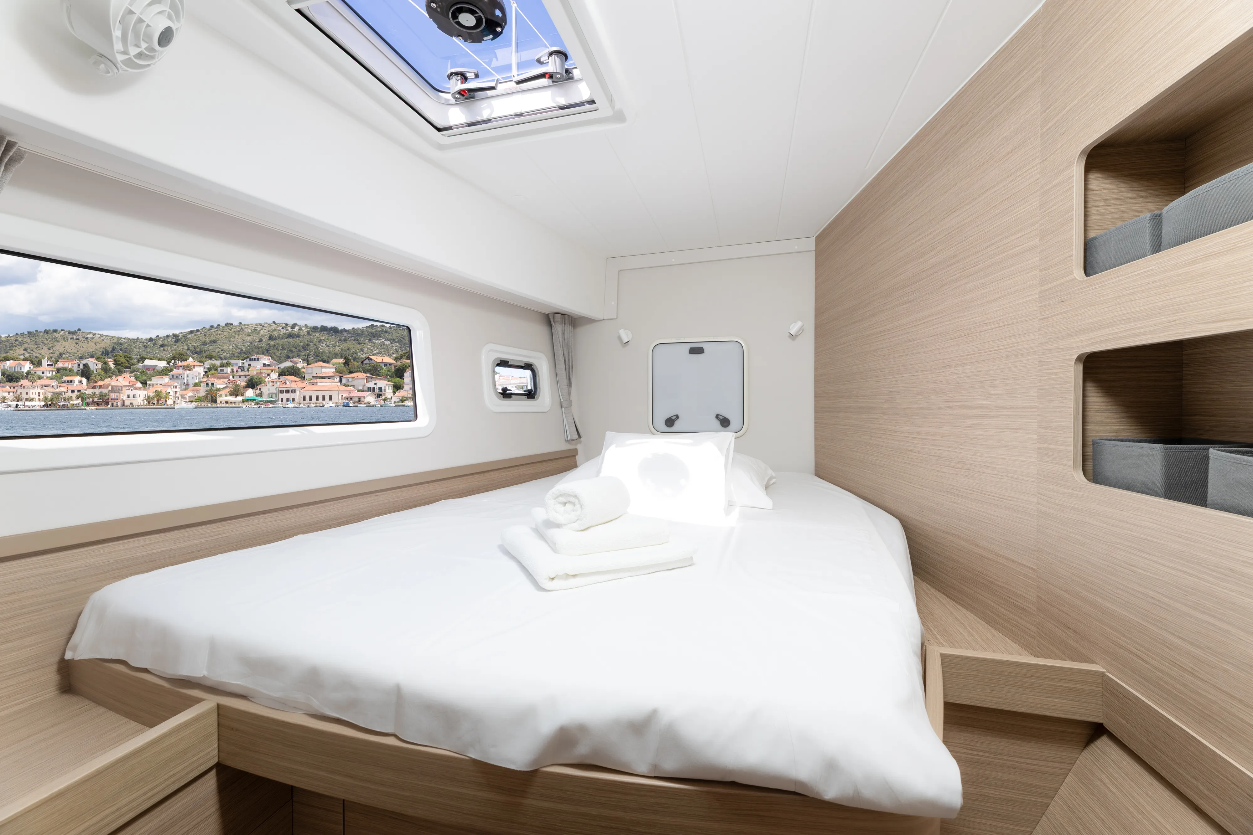 Lagoon 42 LADY AURORA — yacht photo 4
