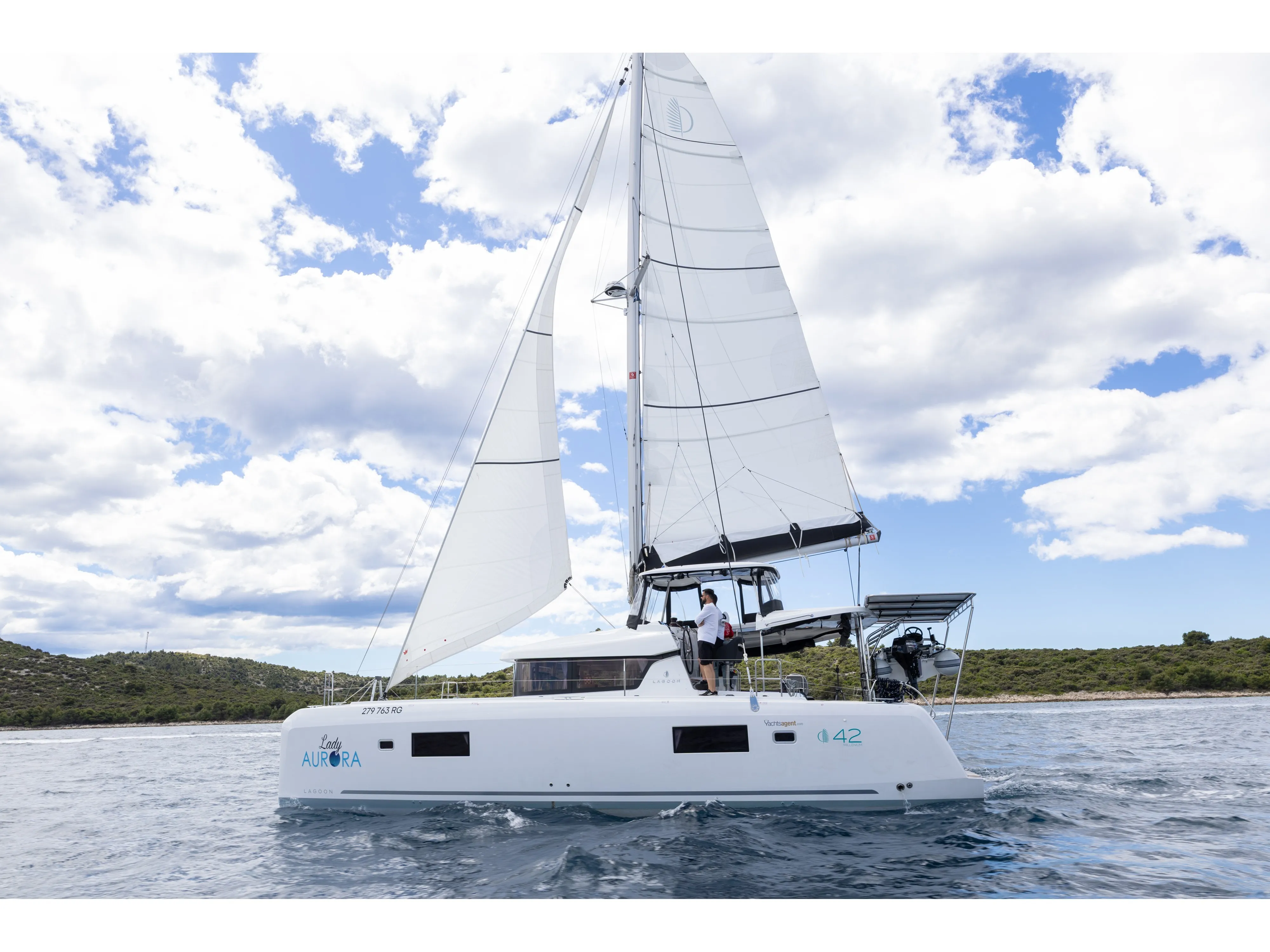 Lagoon 42 LADY AURORA — фотография яхты 1