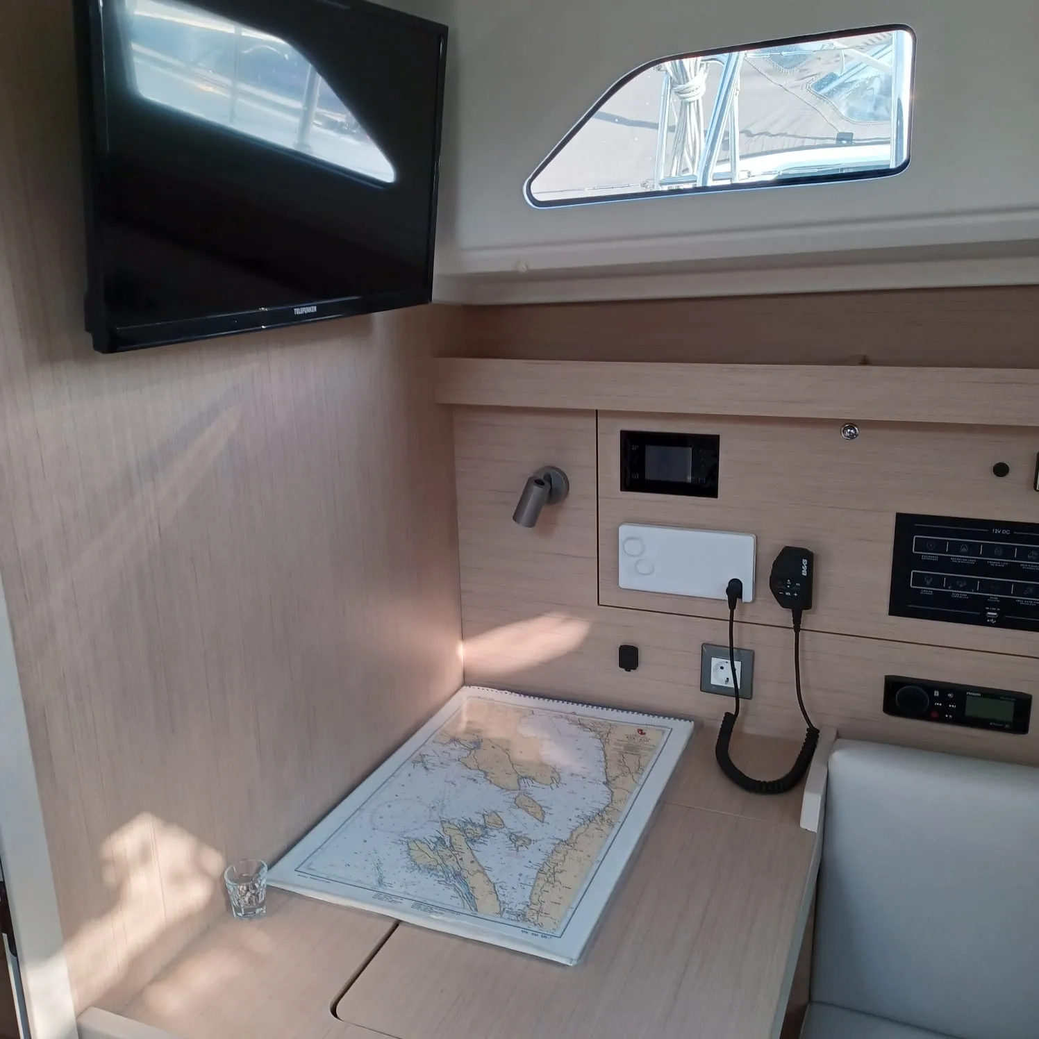 Oceanis 40.1 Elisa — yacht photo 15
