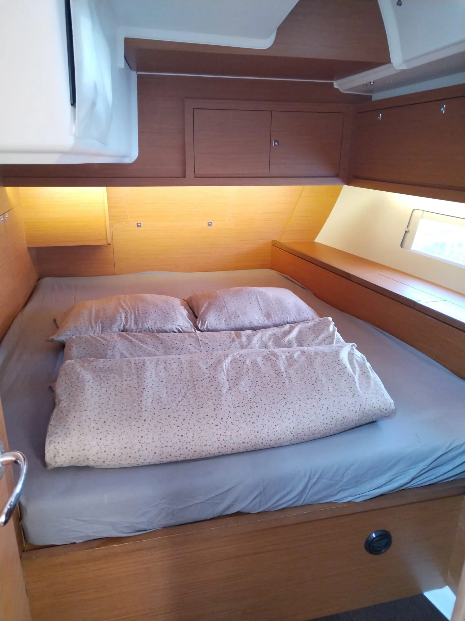 Dufour 470 Asterix — yacht photo 7