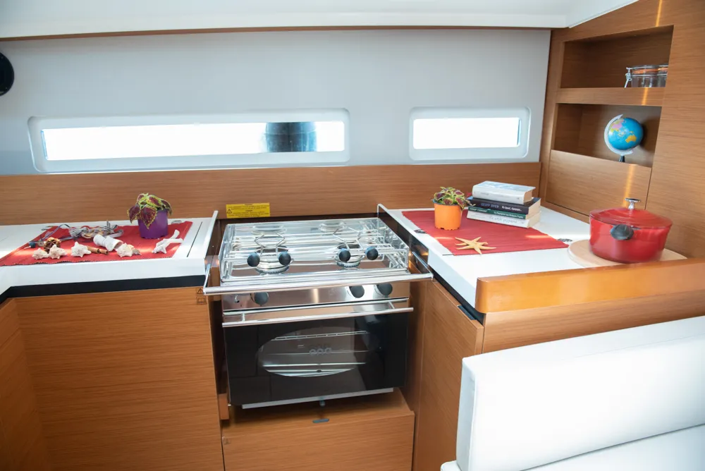 Sun Odyssey 410 Marianna — фотография яхты 11
