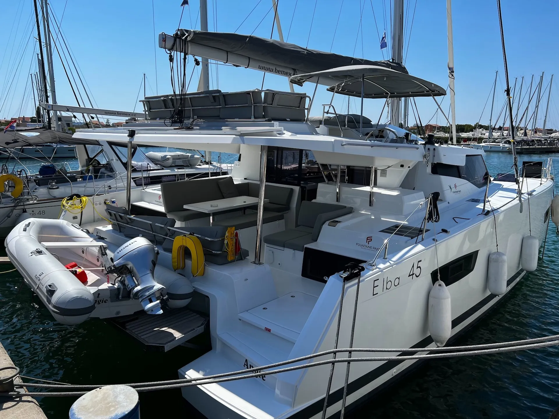 Fountaine Pajot Elba 45 Angie — фотография яхты 1