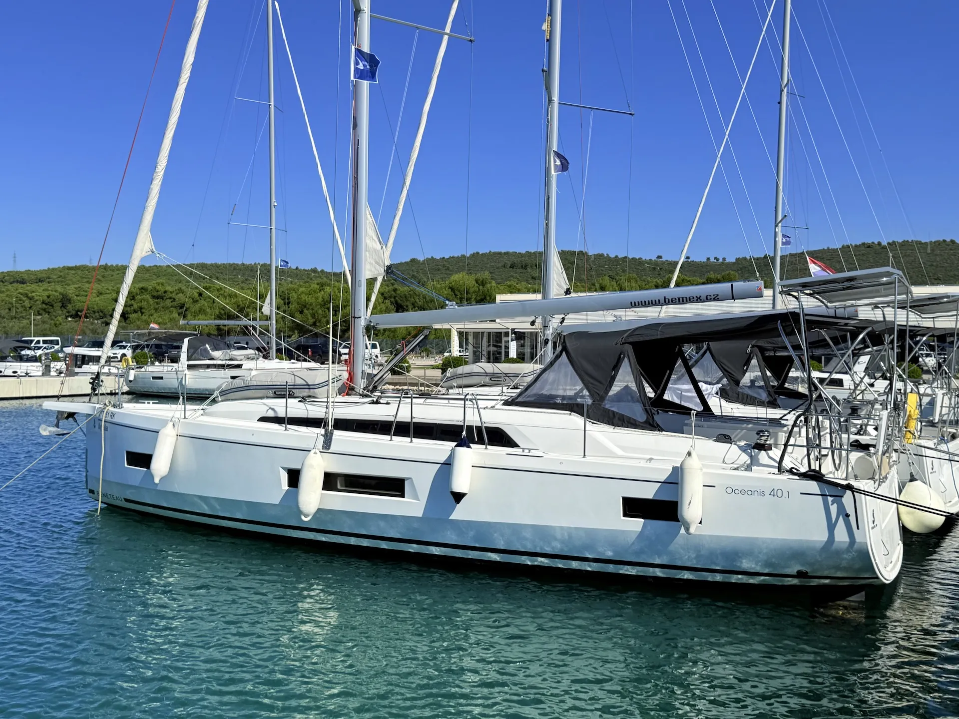 Oceanis 40.1 Aglaia — фотография яхты 12