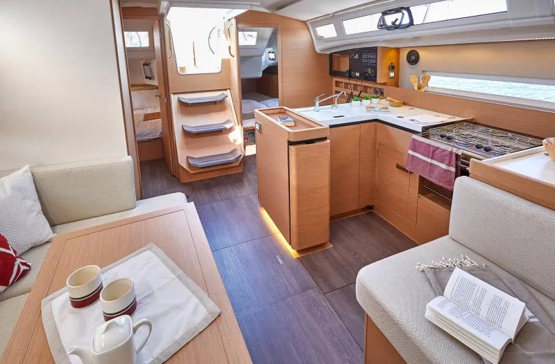 Sun Odyssey 410 Camilleri — фотография яхты 5