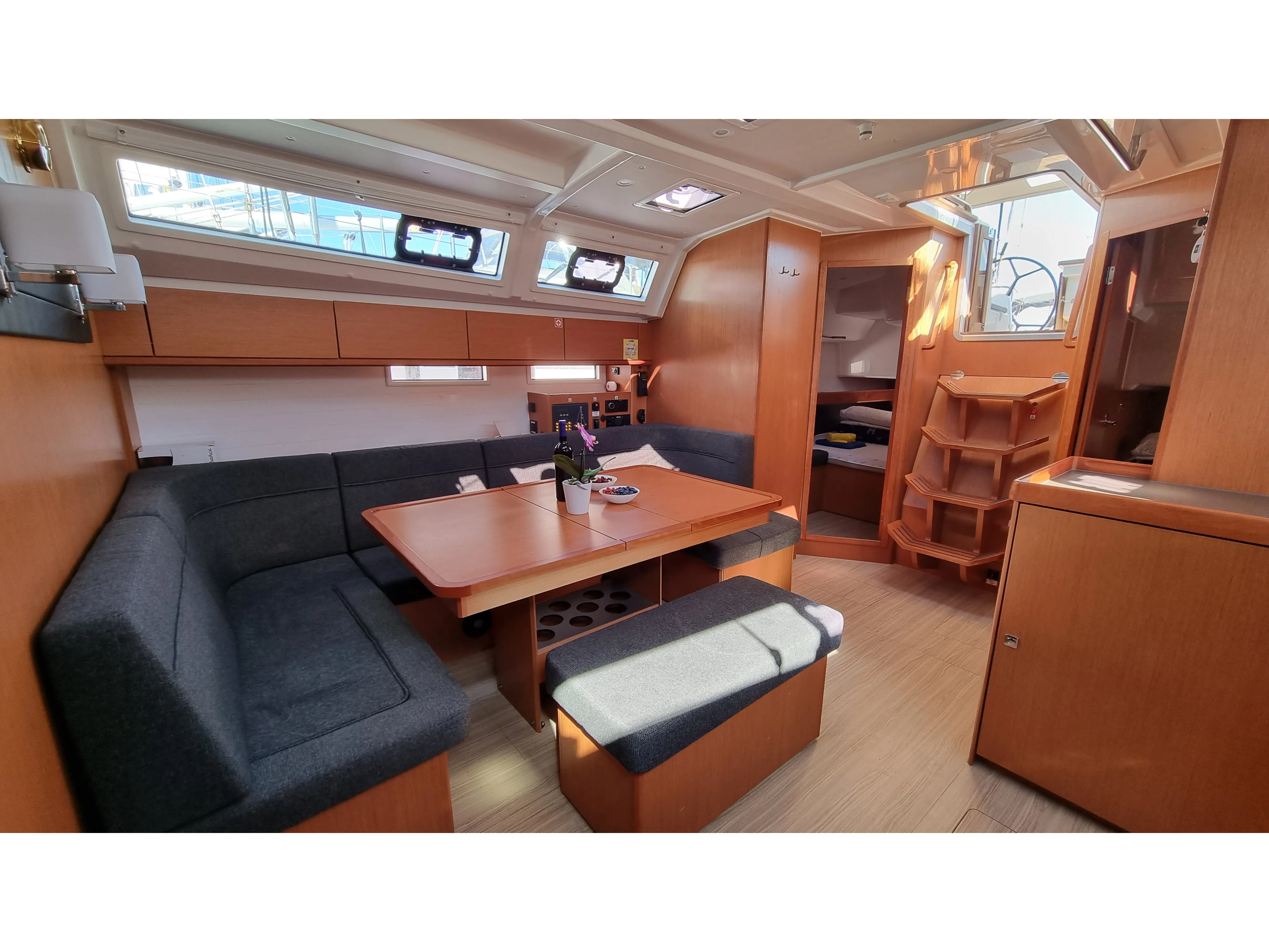 Bavaria Cruiser 46 Iustitia — фотография яхты 4