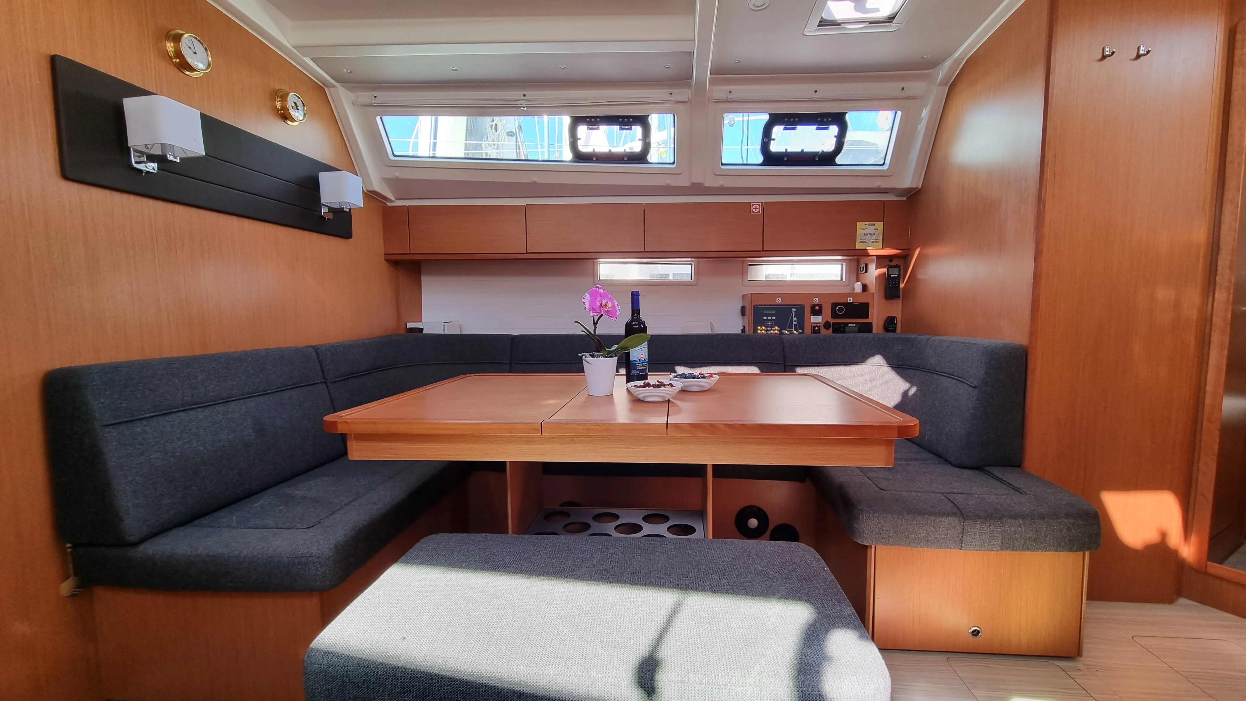 Bavaria Cruiser 46 Iustitia — фотография яхты 12