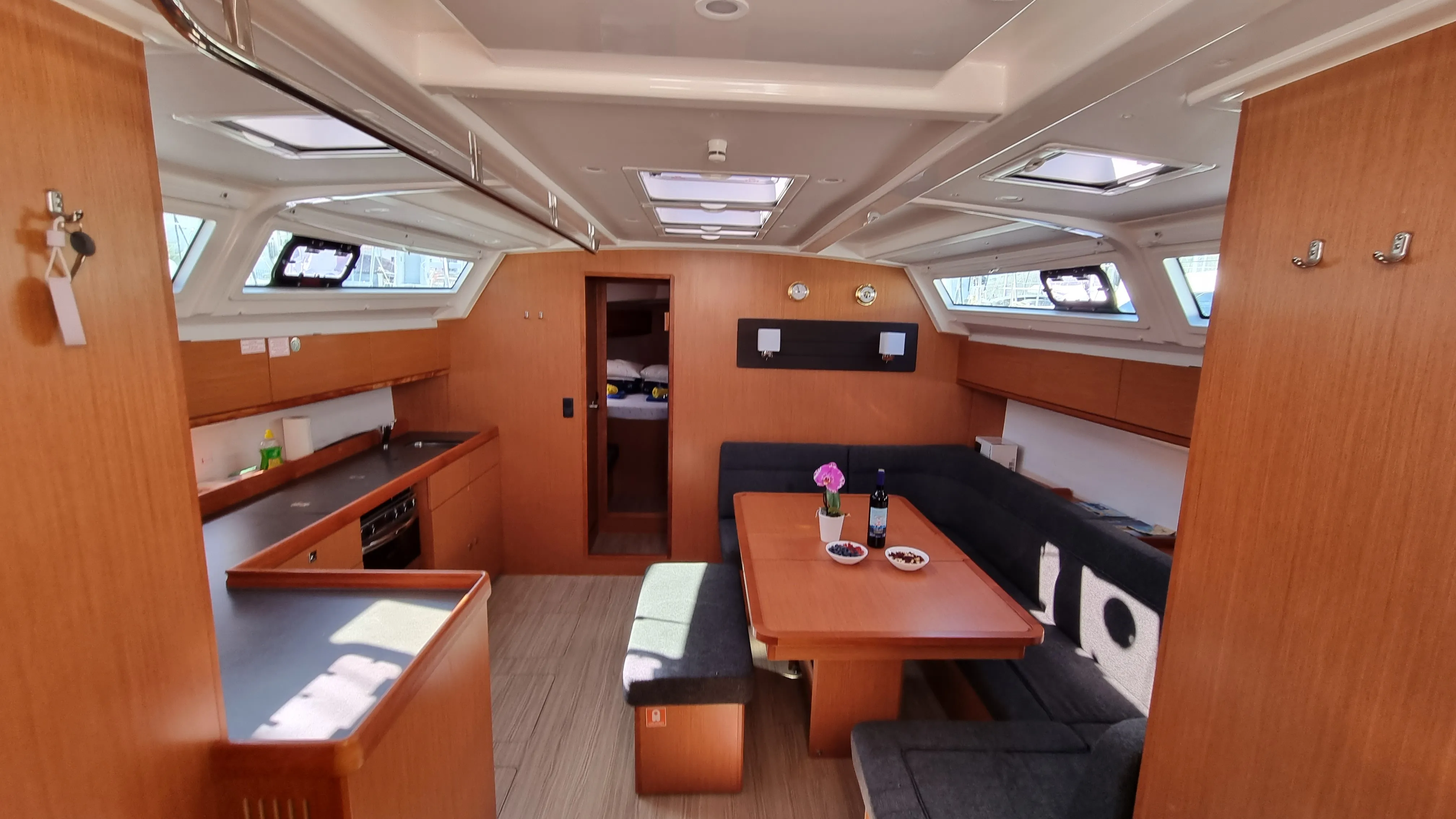 Bavaria Cruiser 46 Iustitia — фотография яхты 11