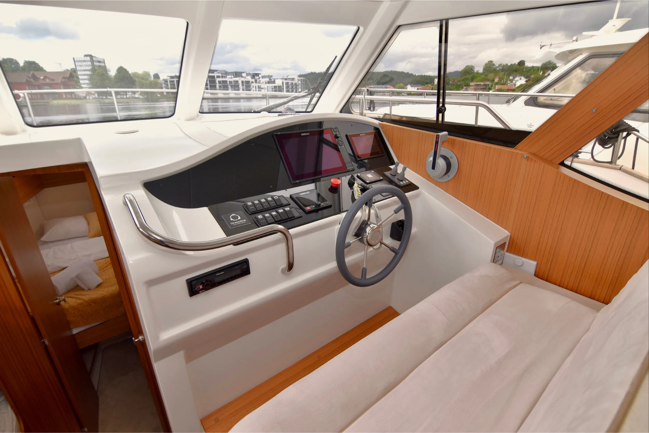 Greenline 33 Kragero — yacht photo 13