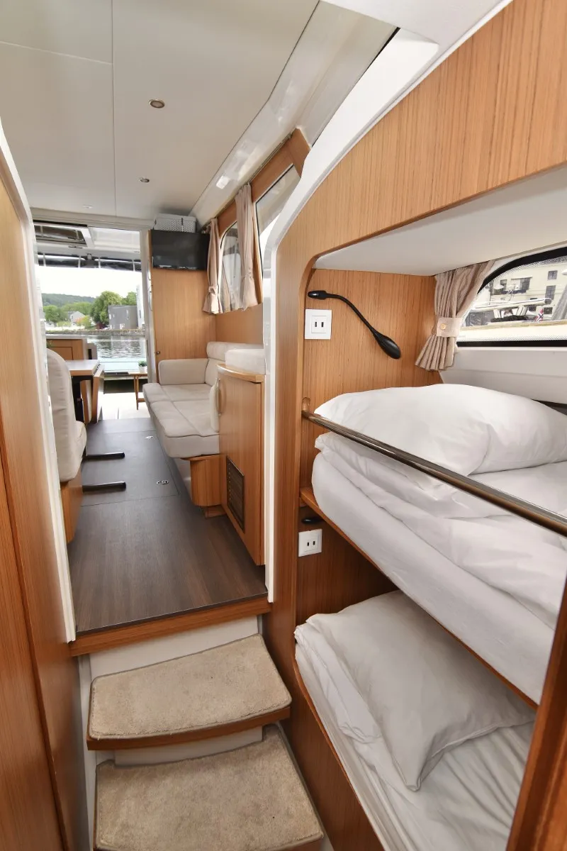 Greenline 33 Kragero — yacht photo 7