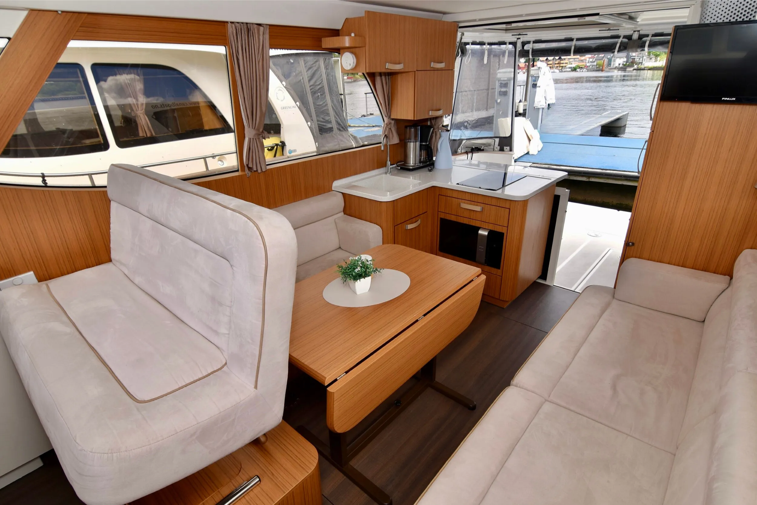 Greenline 33 Kragero — yacht photo 4