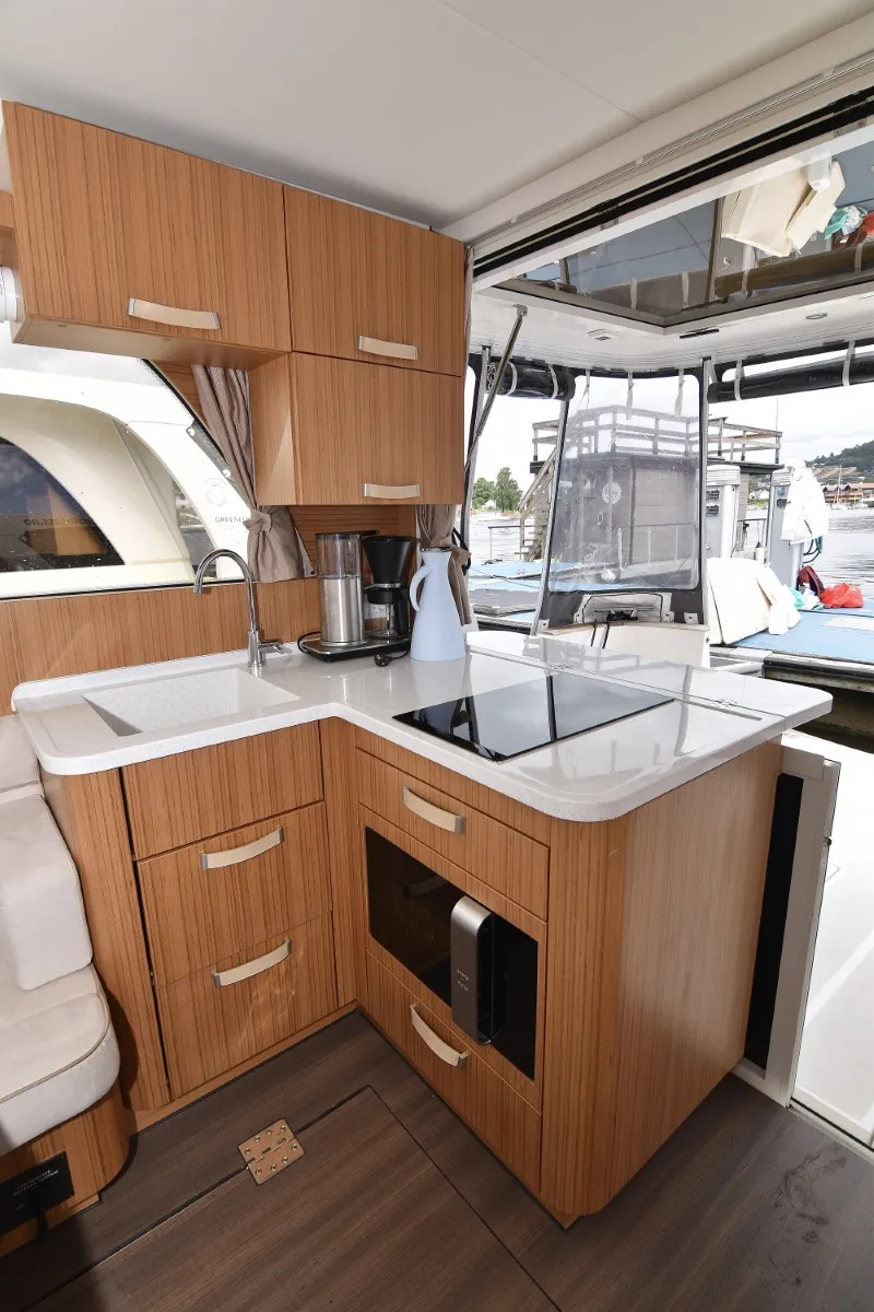 Greenline 33 Kragero — yacht photo 10