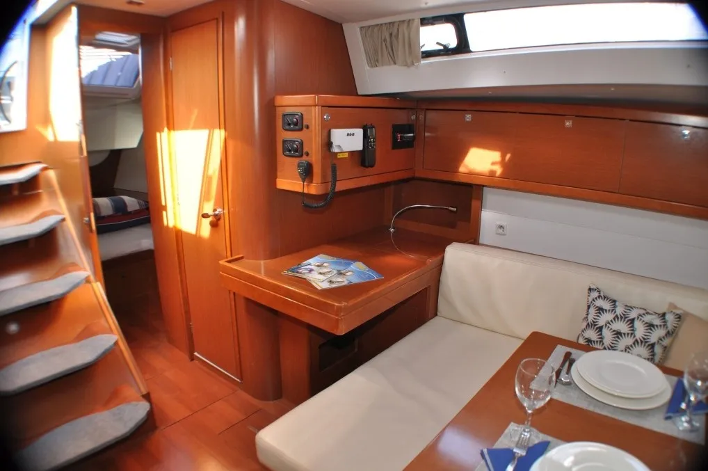 Oceanis 48 Cheeky Lady — yacht photo 3