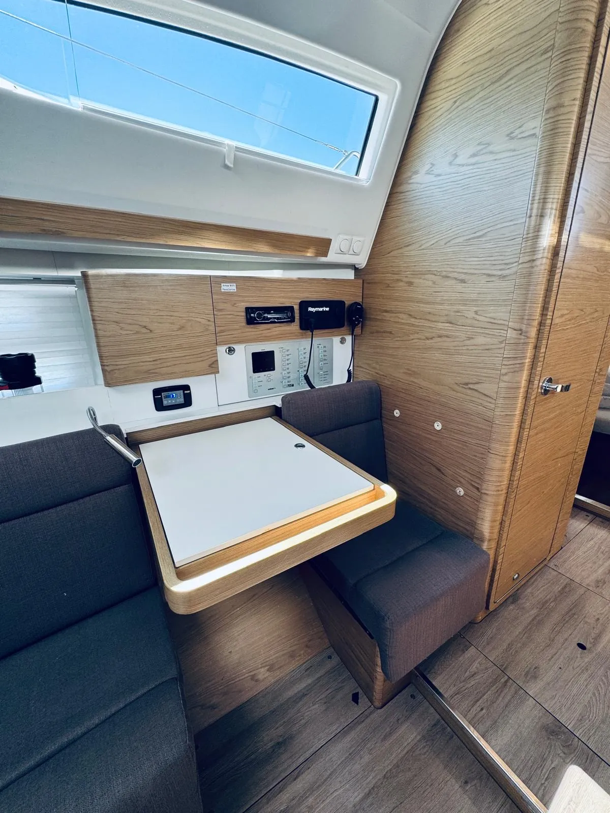 Elan Impression 40 AVISA — jahtikuva 2