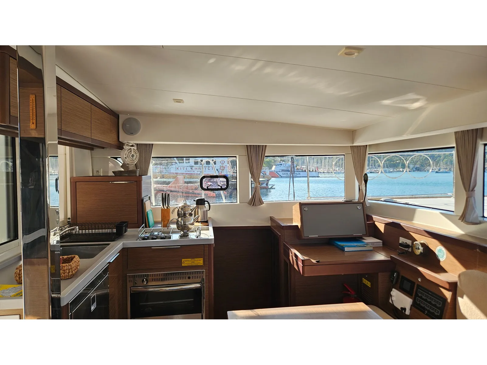 Lagoon 40 Mithra — фотография яхты 1