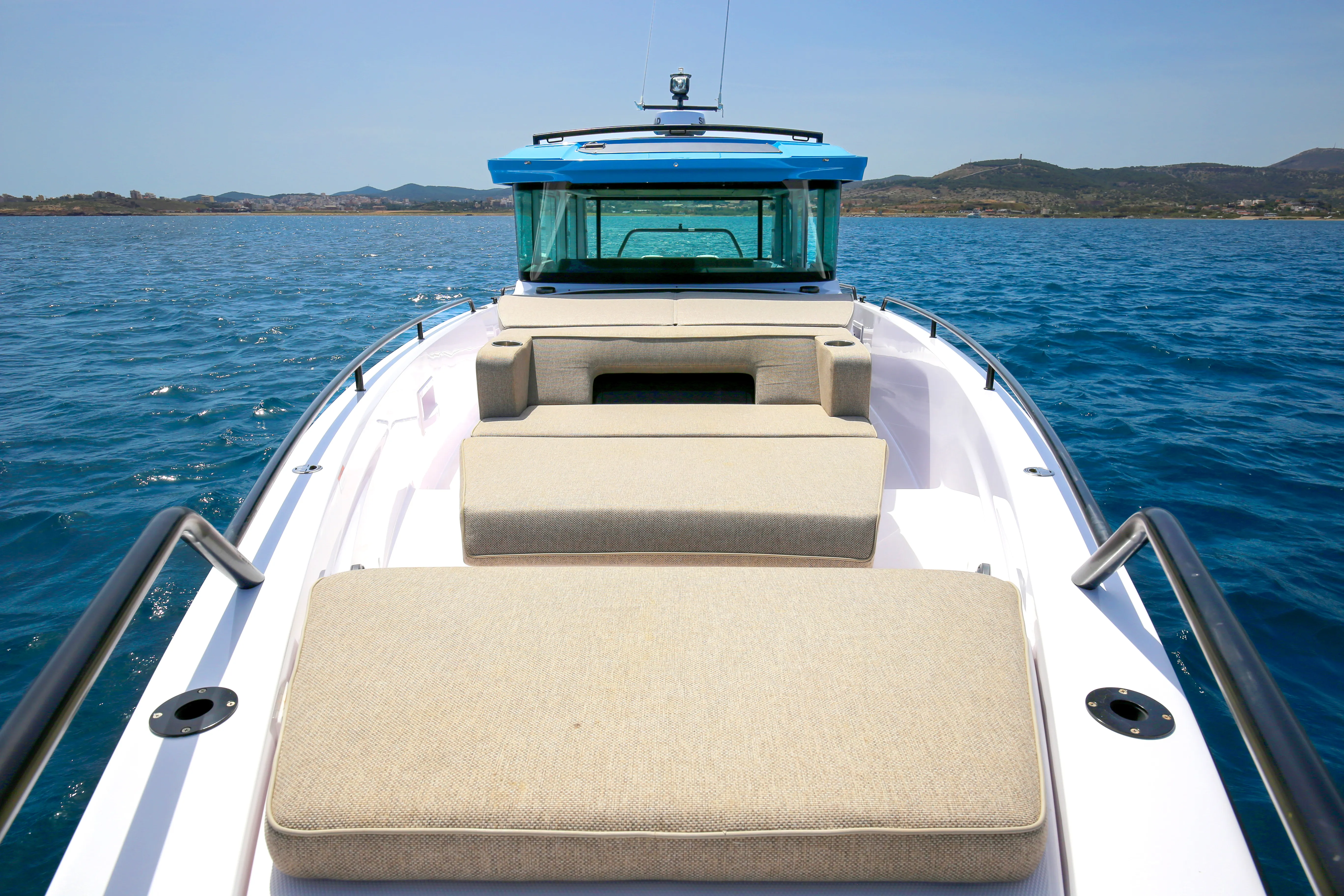 Axopar 37 XC Cross Cabin VIDA — fotografia jachty 2