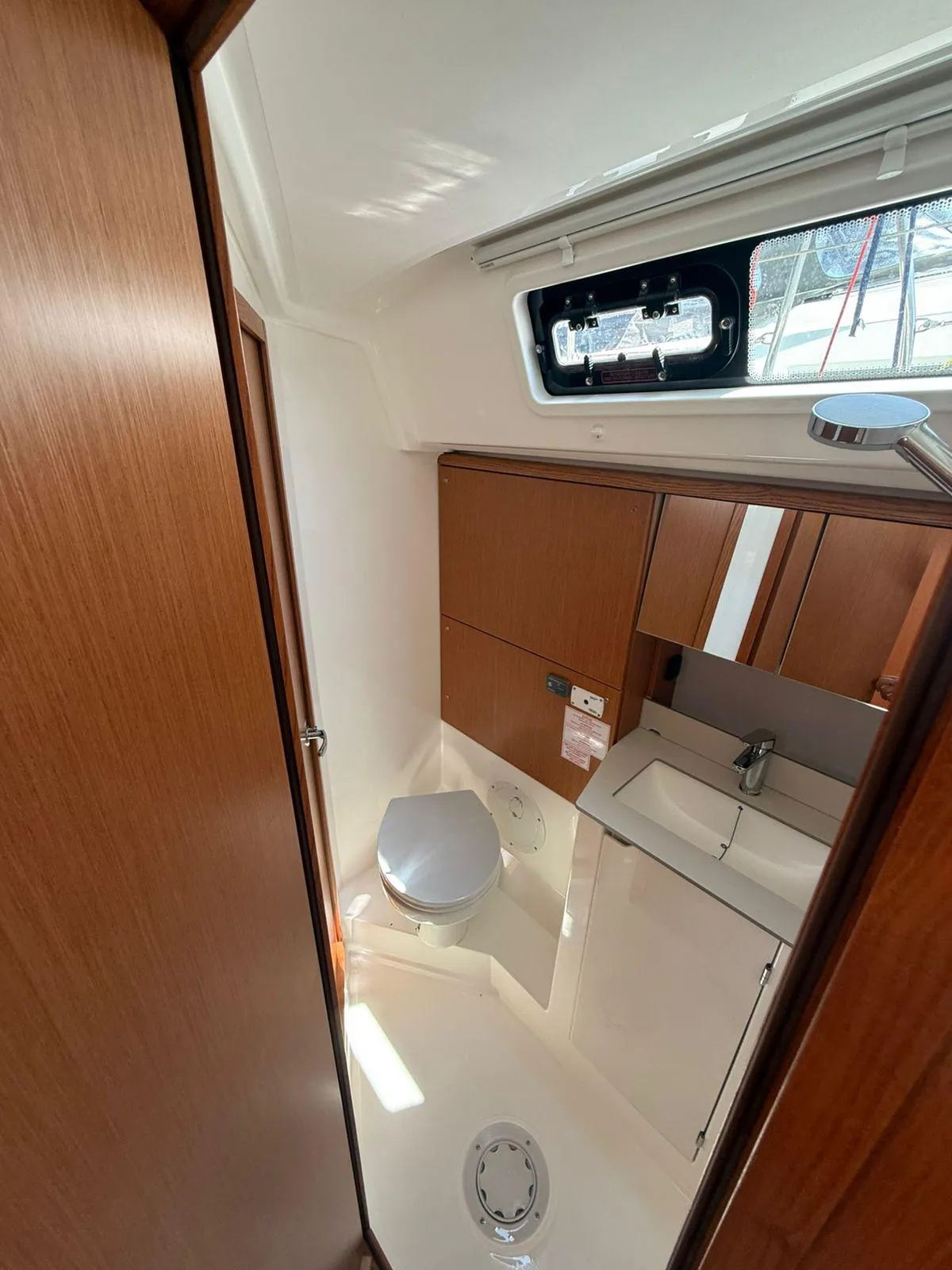 Bavaria C46 — фотография яхты 6