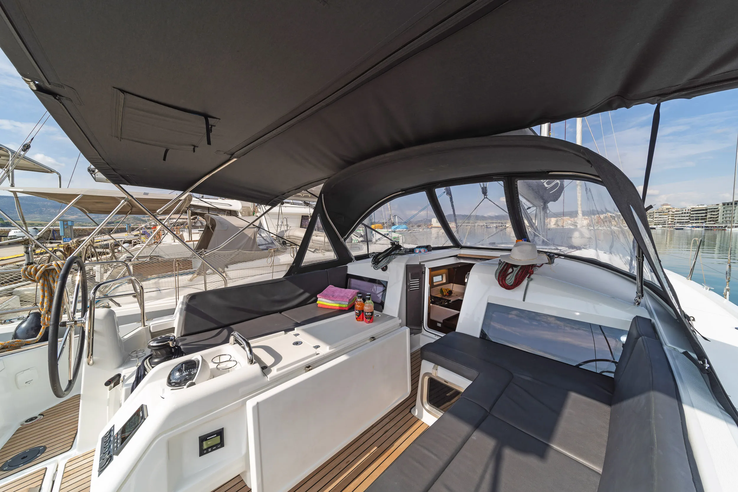 Sun Odyssey 440 Esperos — фотография яхты 12