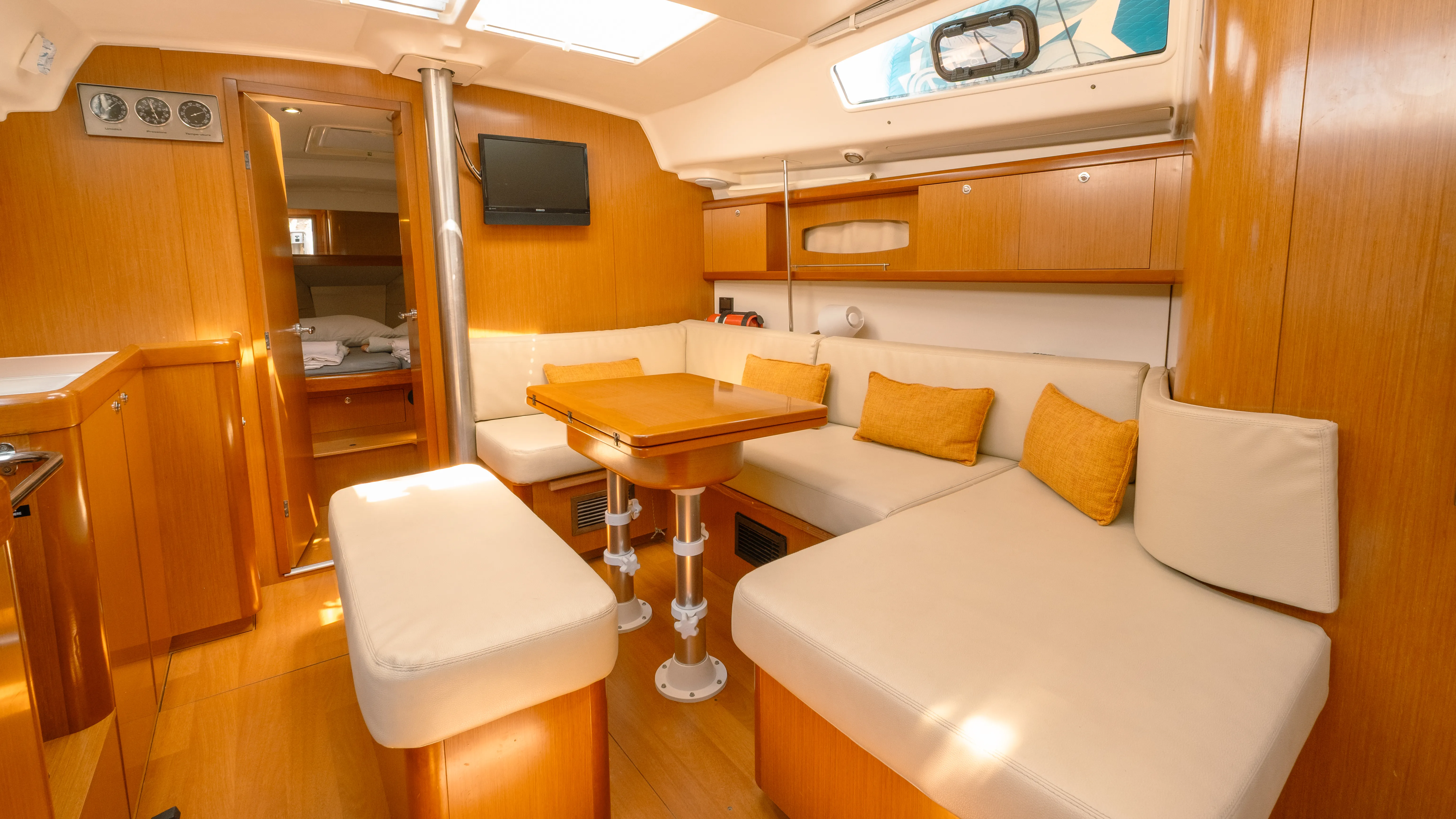 Oceanis 40 Premium — фотография яхты 21