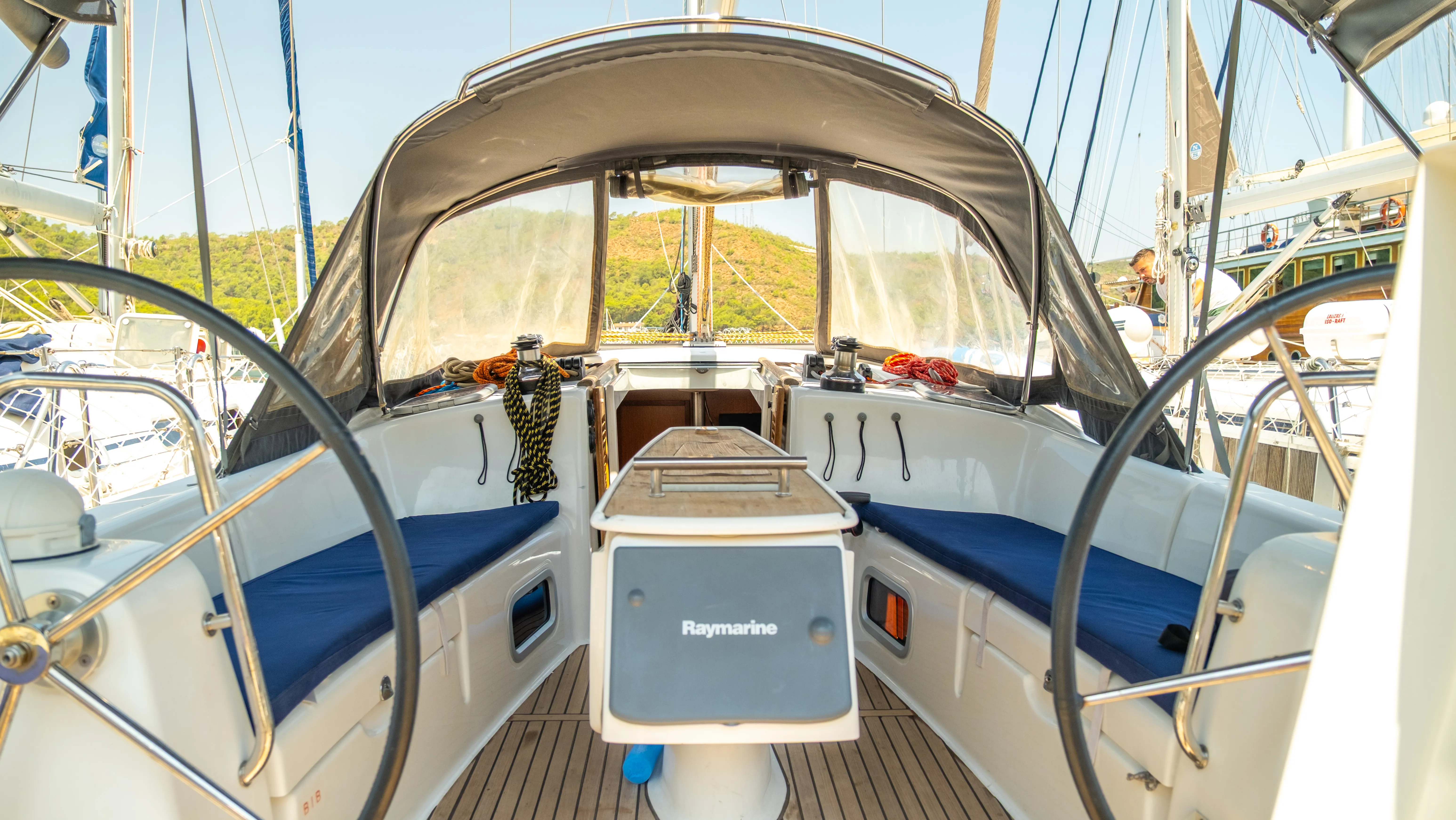 Oceanis 40 Premium — фотография яхты 8