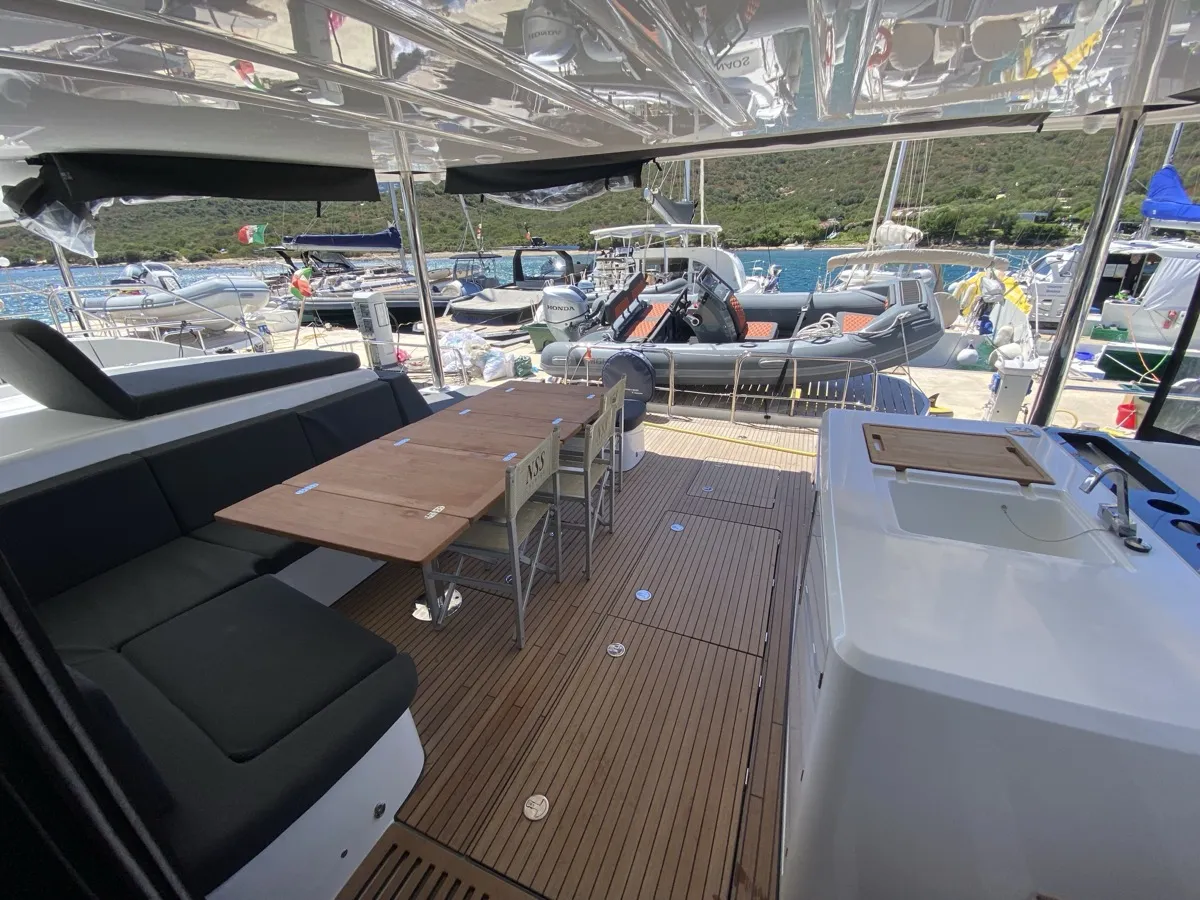 Lagoon 55 Jellyfish (GND) — yacht photo 2