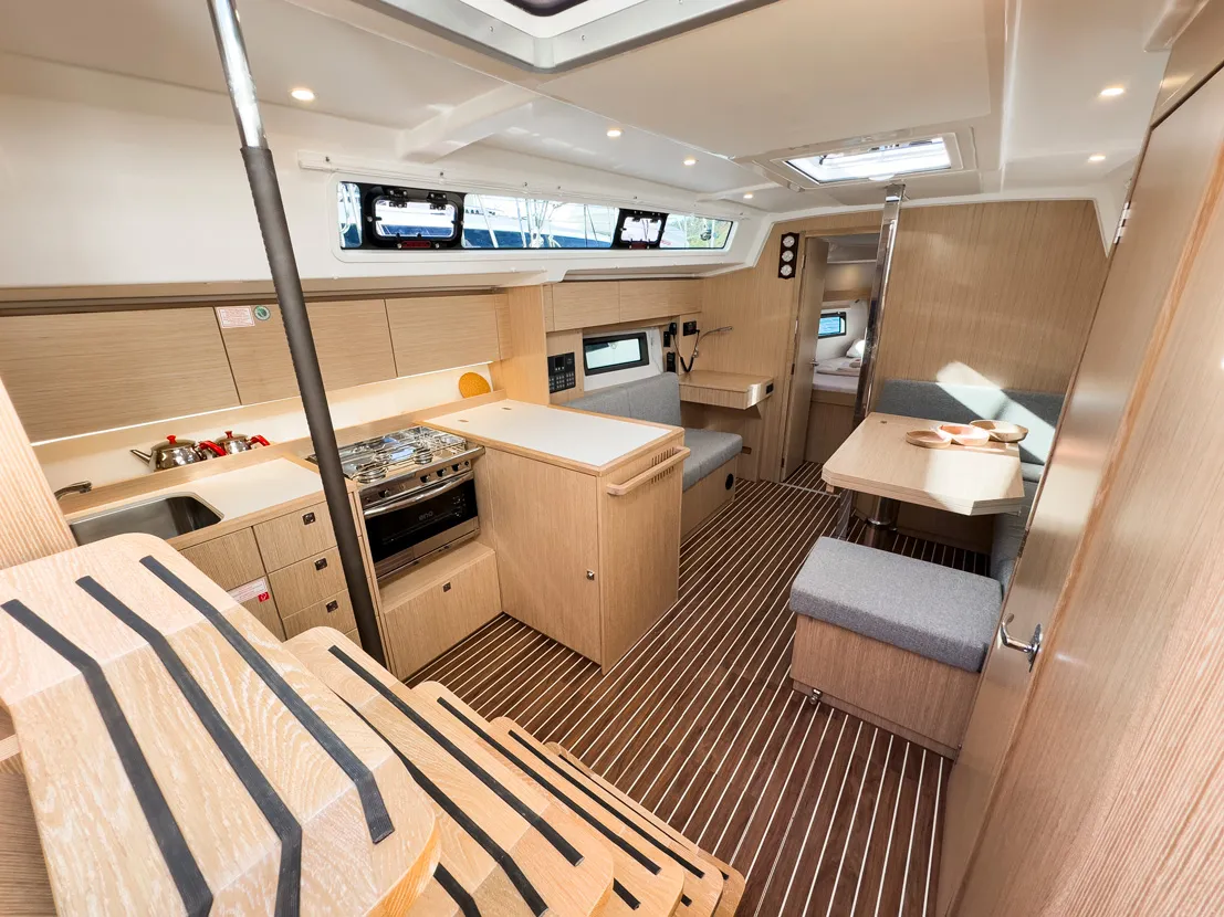 Bavaria C38 ARINNA — fotografia jachty 25