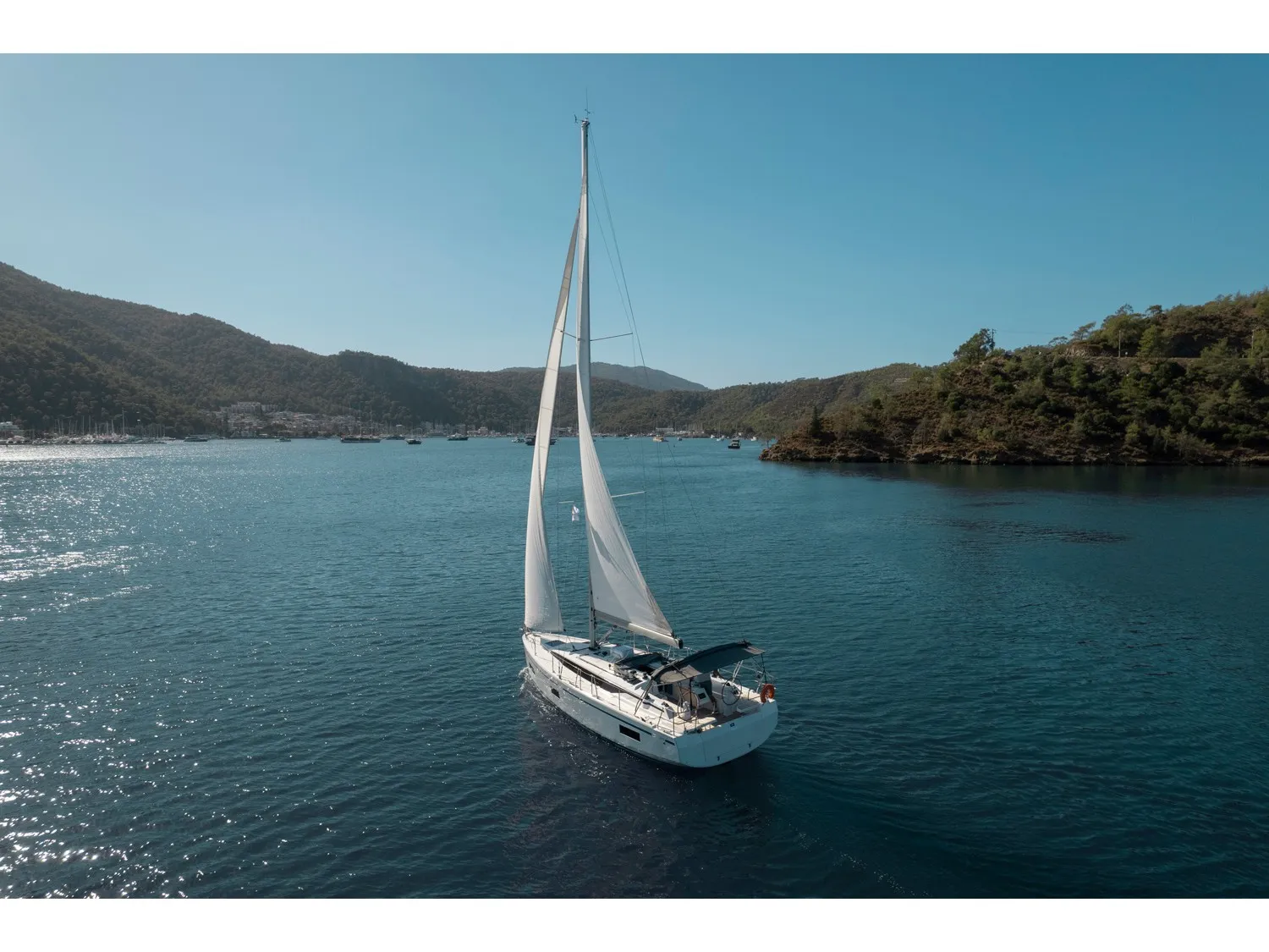 Bavaria C38 ARINNA — фотография яхты 1