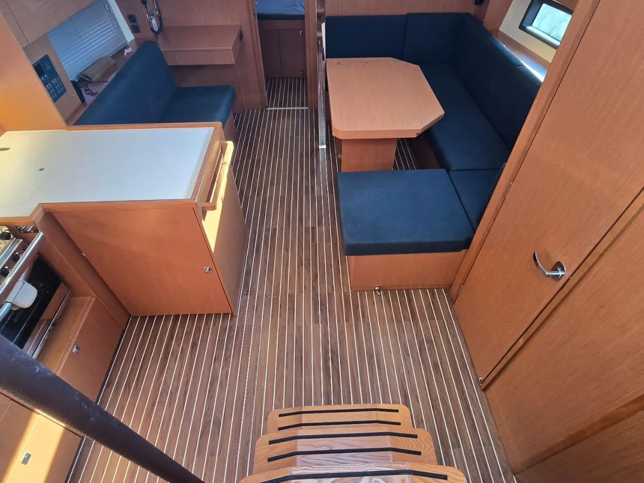 Bavaria C42 — fotografia jachty 2