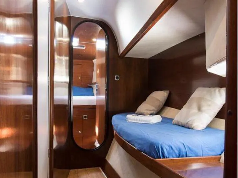 Bahia 46 Hyera ( AC / WATER MAKER ) — фотография яхты 3