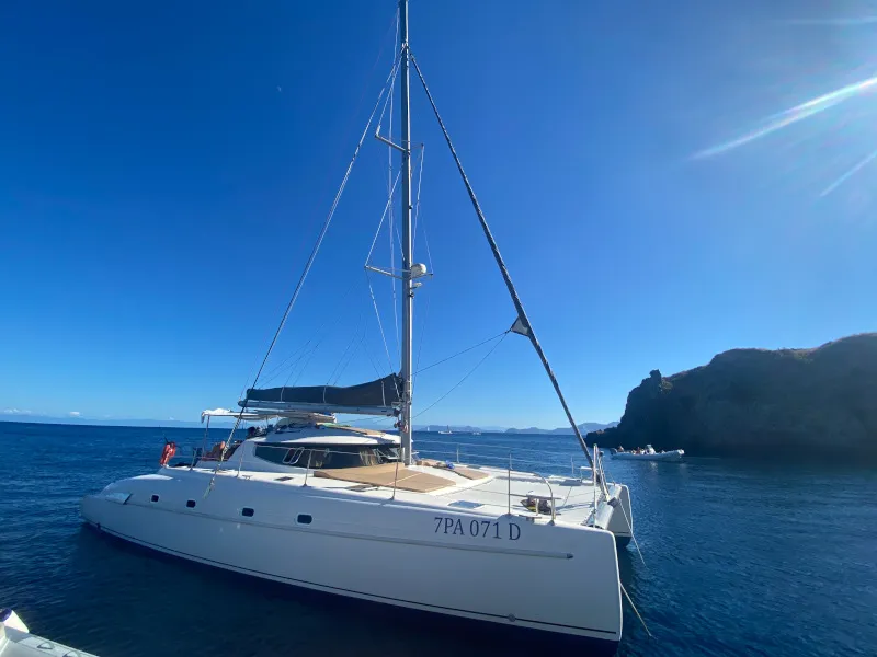 Bahia 46 Hyera ( AC / WATER MAKER ) — фотография яхты 13