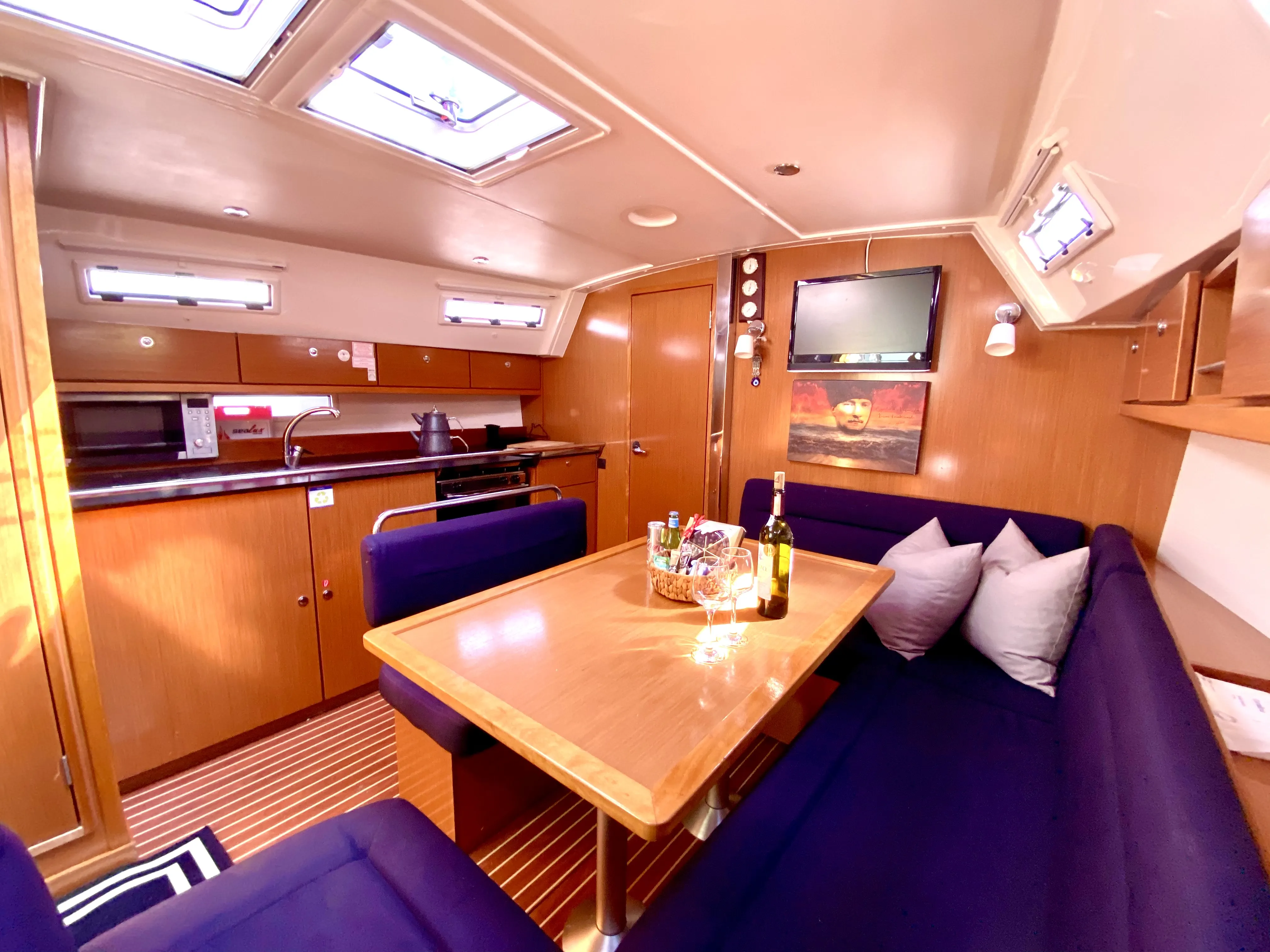 Bavaria Cruiser 40 Priceless — фотография яхты 3