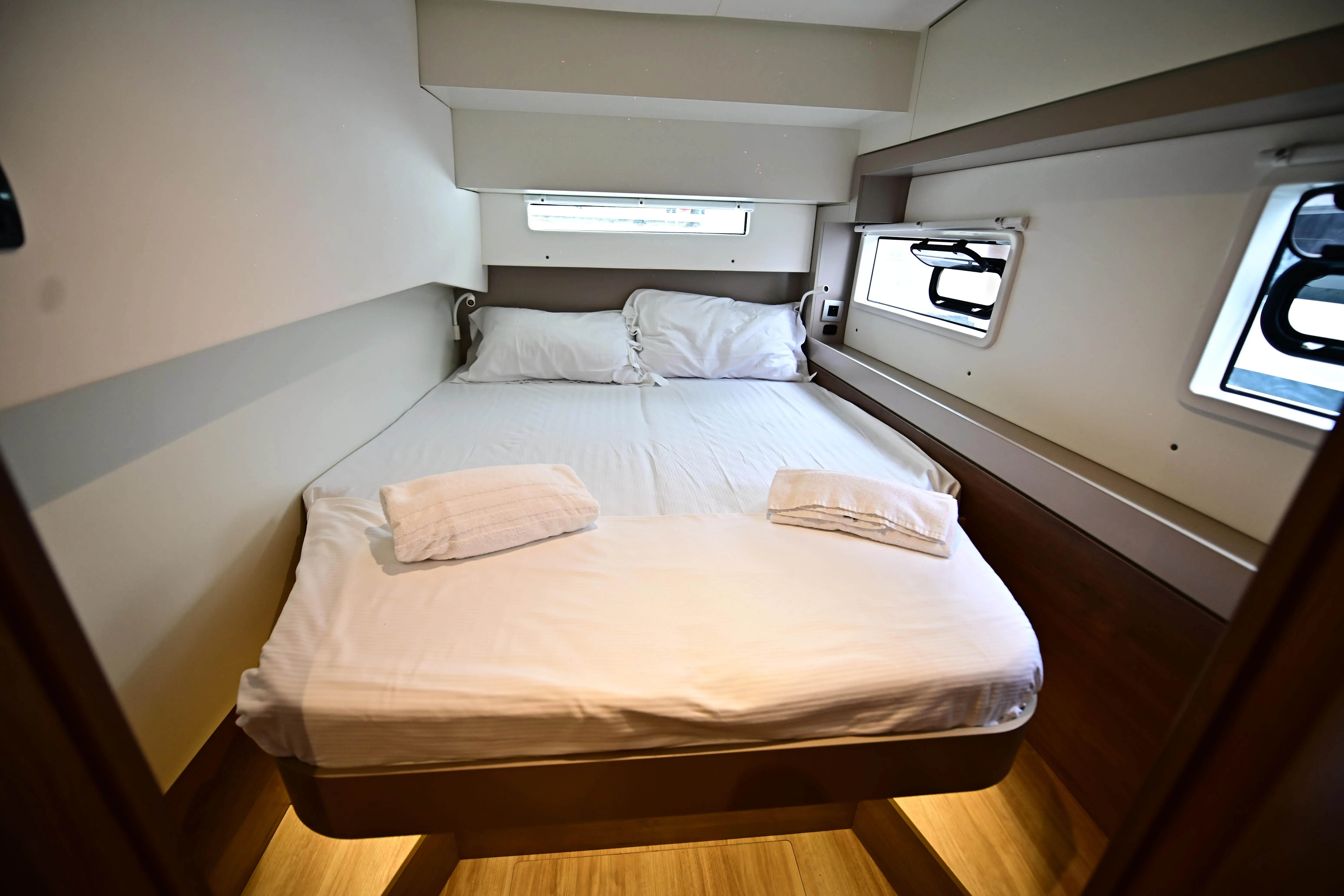 Bali 4.2 Blitz — Yachtfoto 2