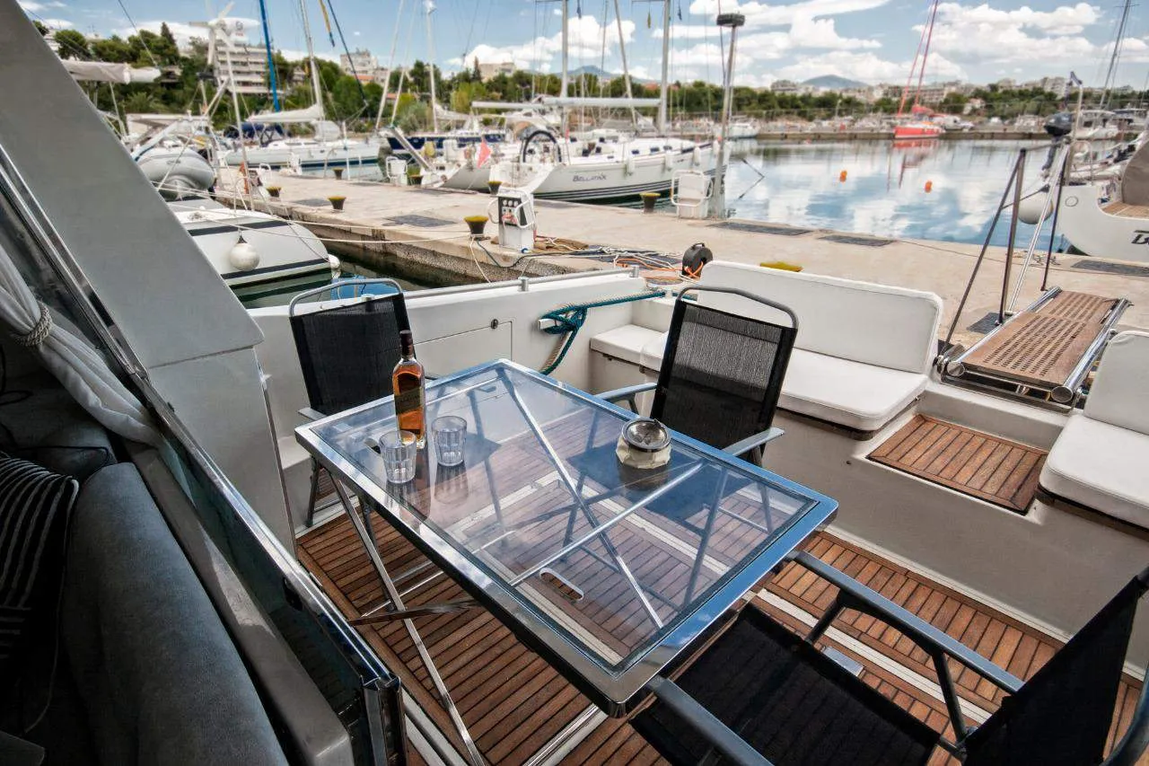 Motoryacht Ferretti 47 — jahtikuva 2