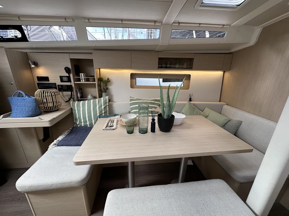 Oceanis 37.1 Vega — jachtfoto 2