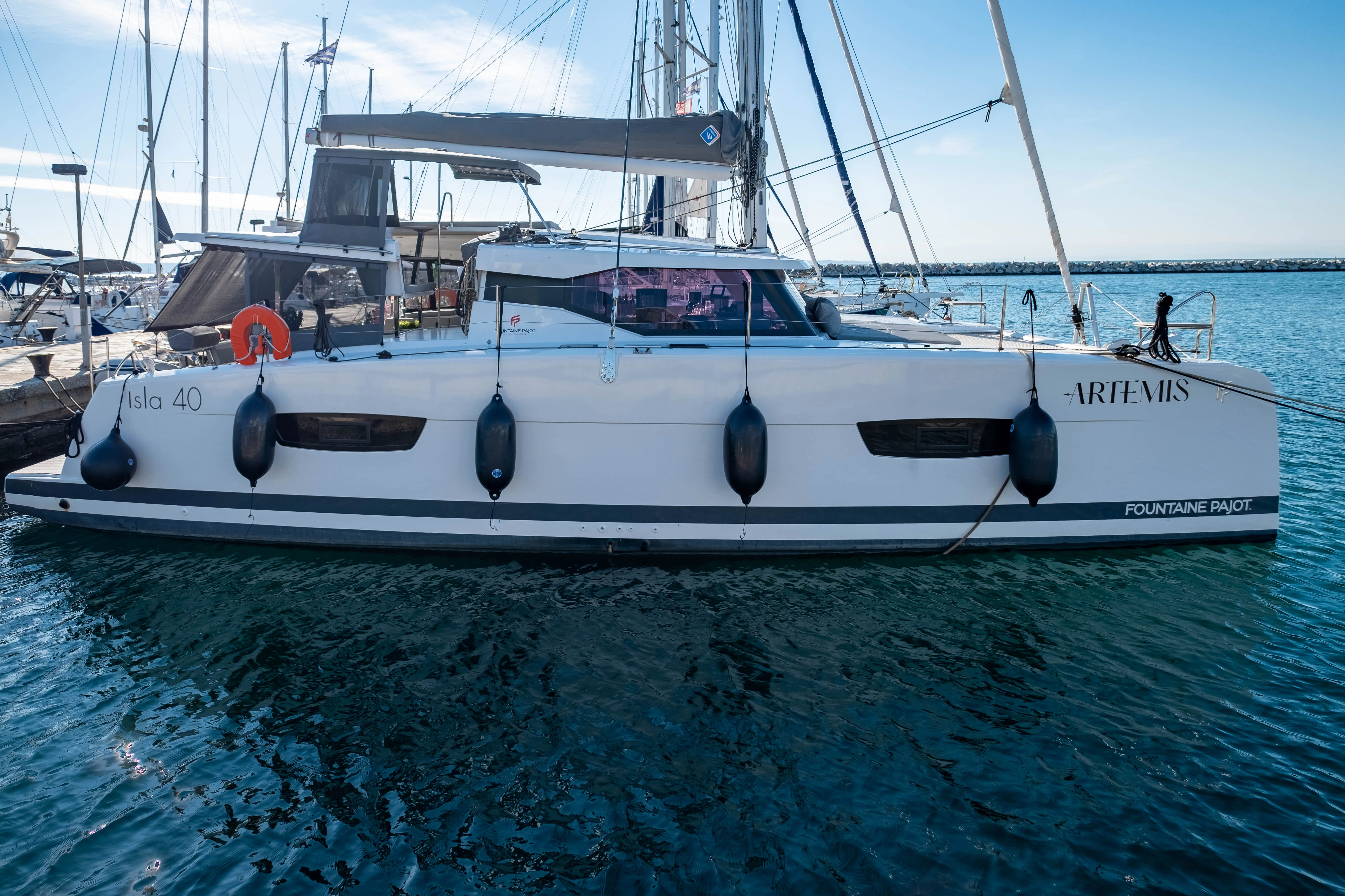 Isla 40 Artemis — фотография яхты 14