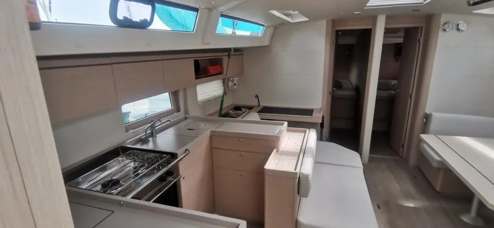 Oceanis 51.1 LIVING IN SEA — yacht photo 5