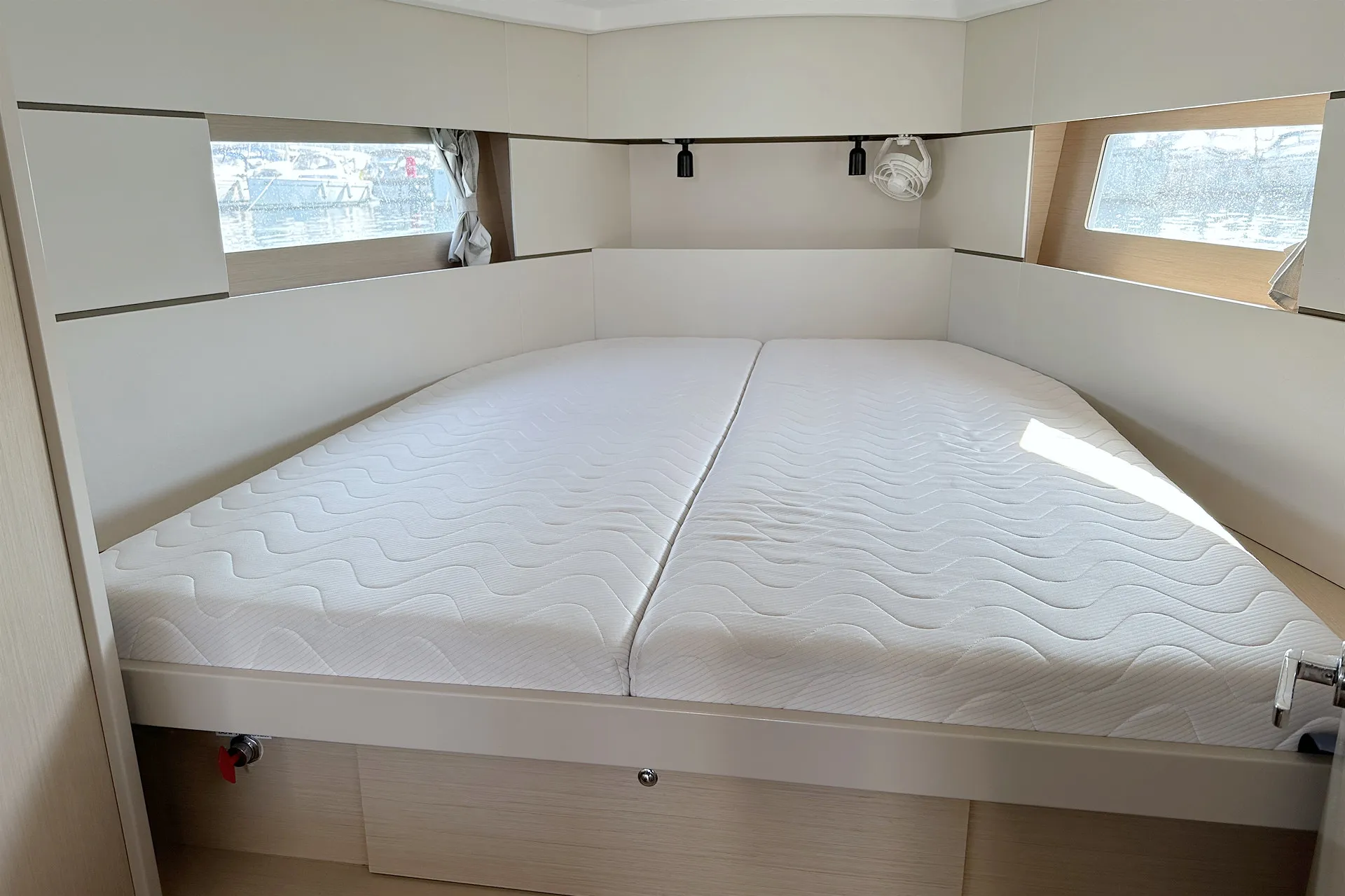 Oceanis 38.1 Tena — фотография яхты 2