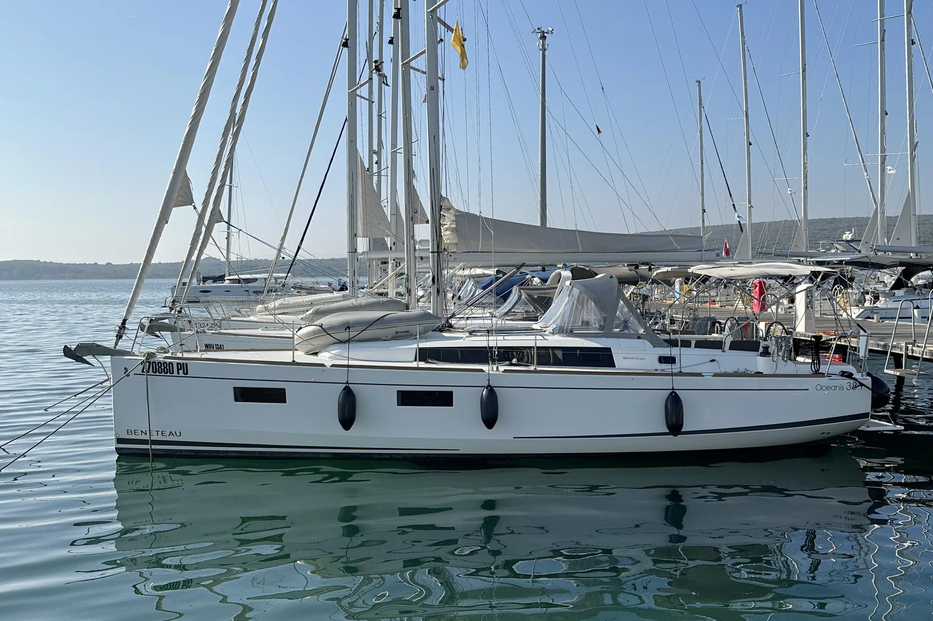 Oceanis 38.1 Tena — фотография яхты 4