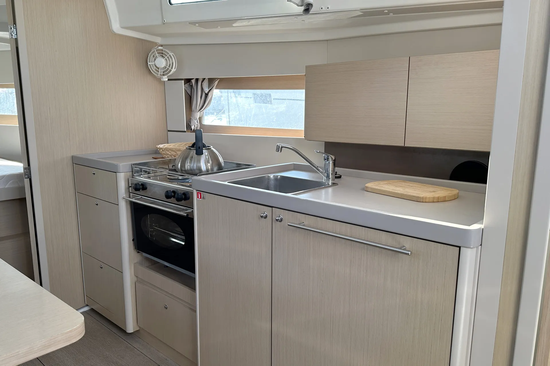 Oceanis 38.1 Tena — фотография яхты 8