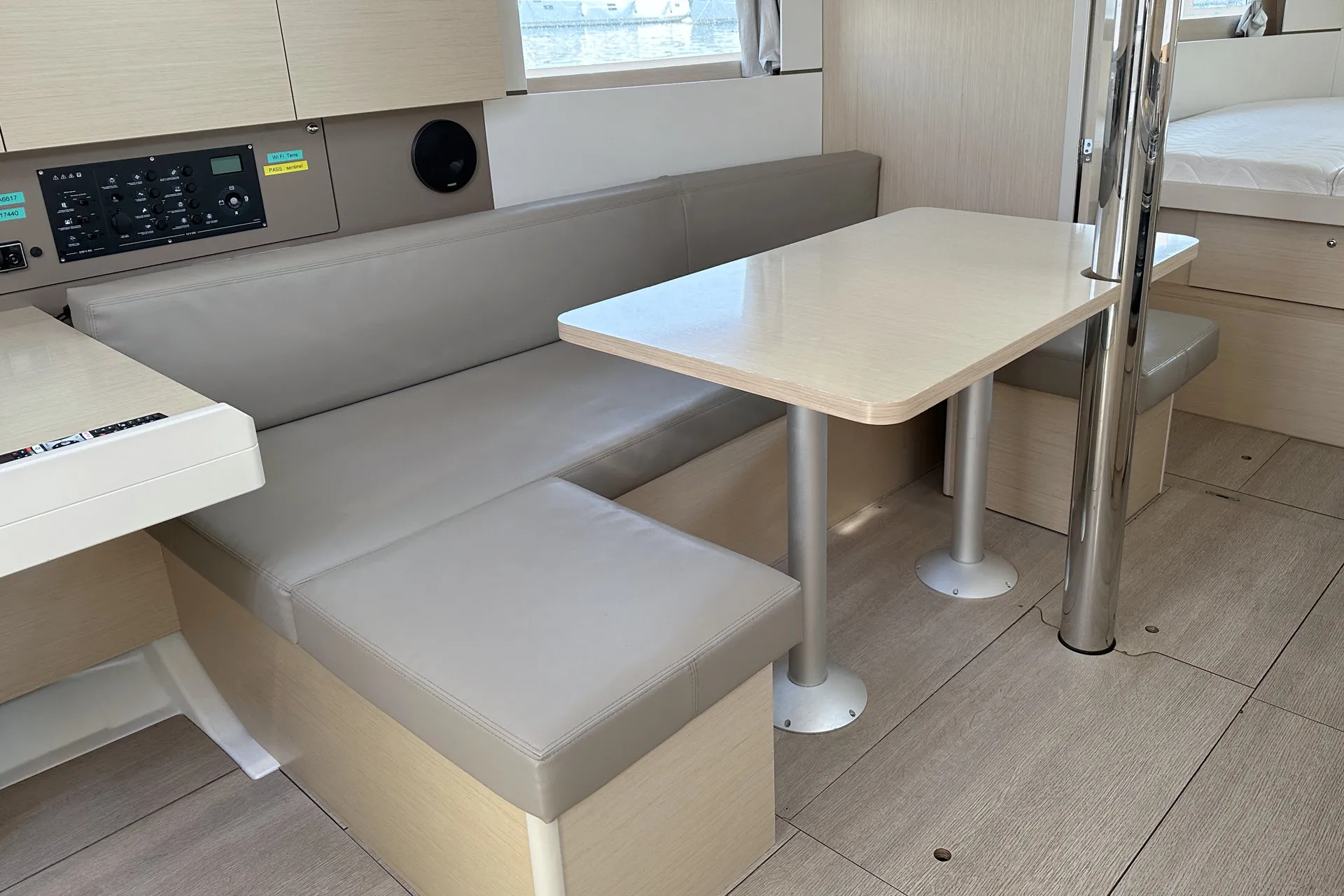 Oceanis 38.1 Tena — фотография яхты 5
