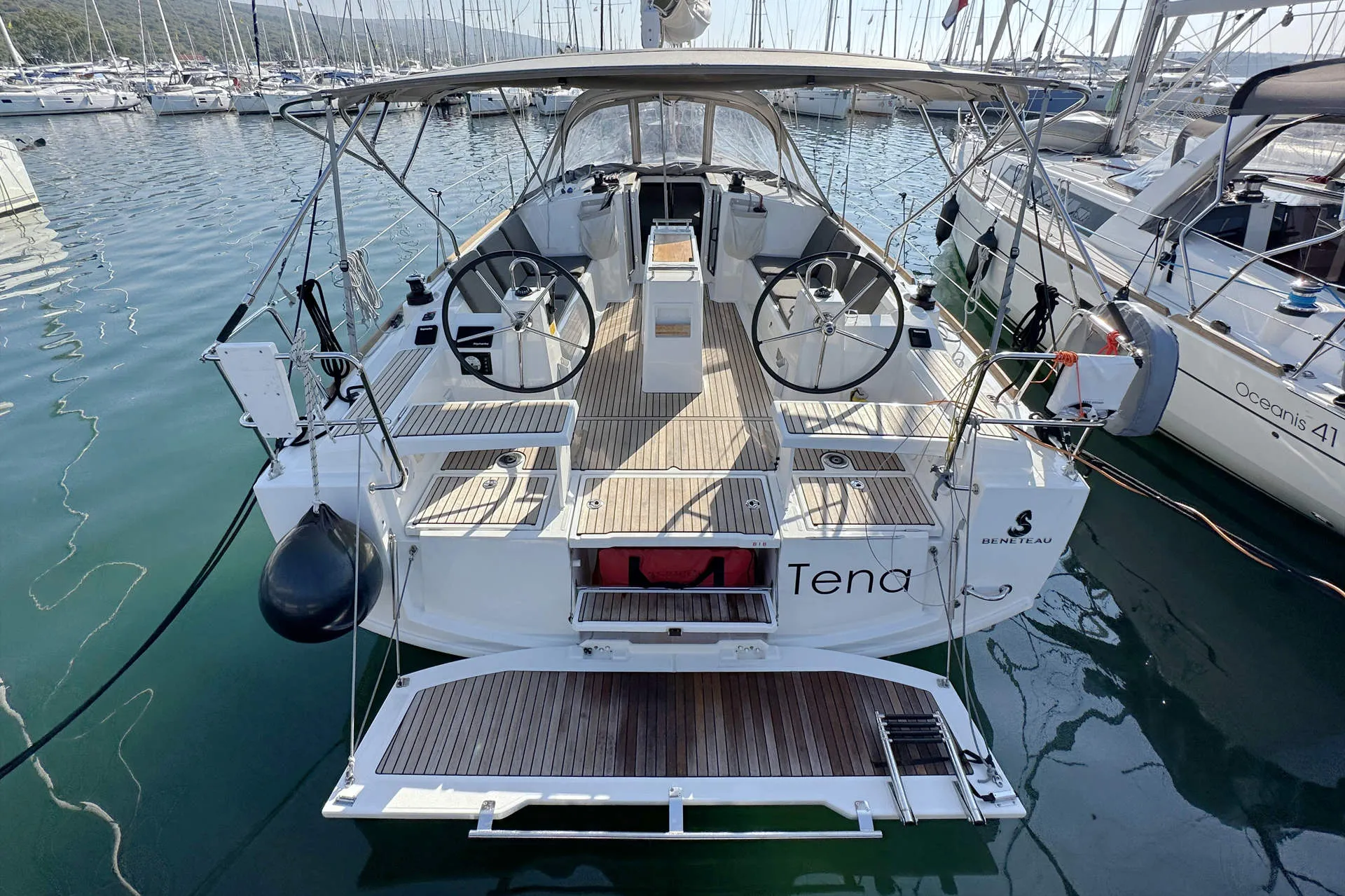Oceanis 38.1 Tena — фотография яхты 9