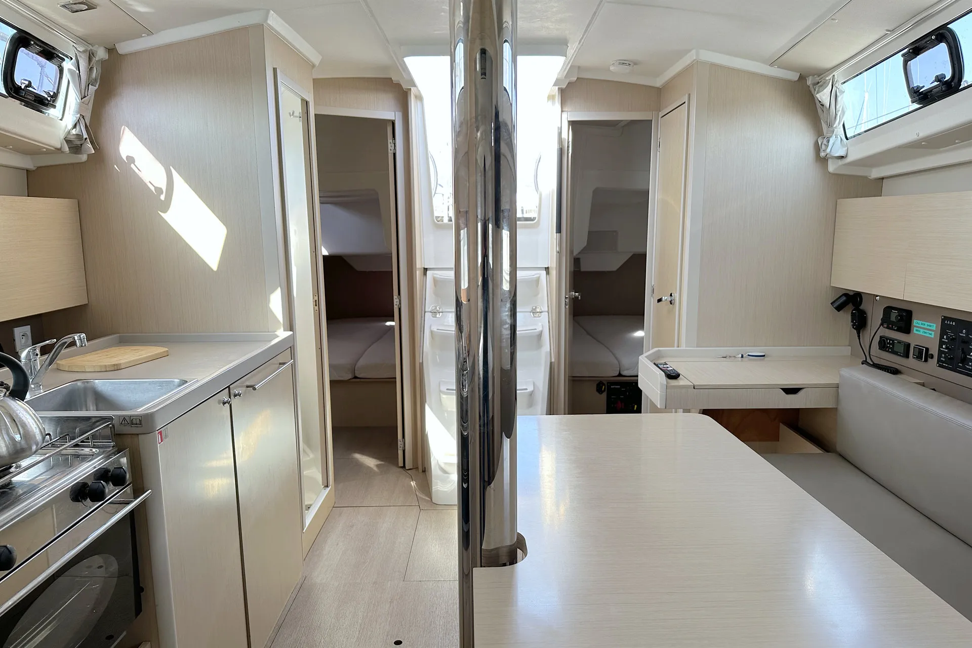 Oceanis 38.1 Tena — фотография яхты 13