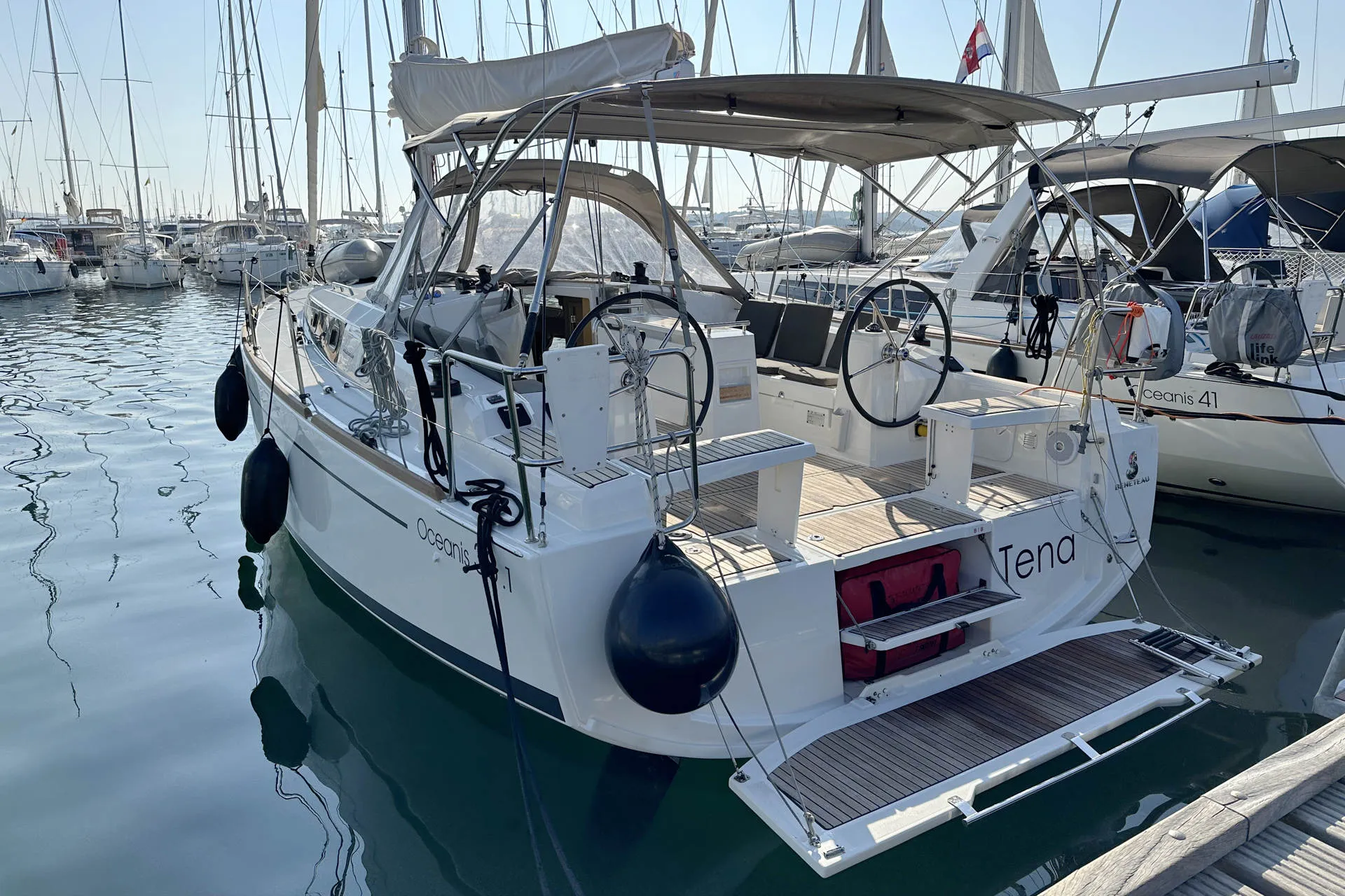 Oceanis 38.1 Tena — фотография яхты 14