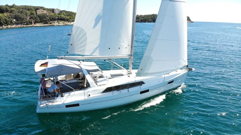 Oceanis 41.1 Pauline — фотография яхты 12